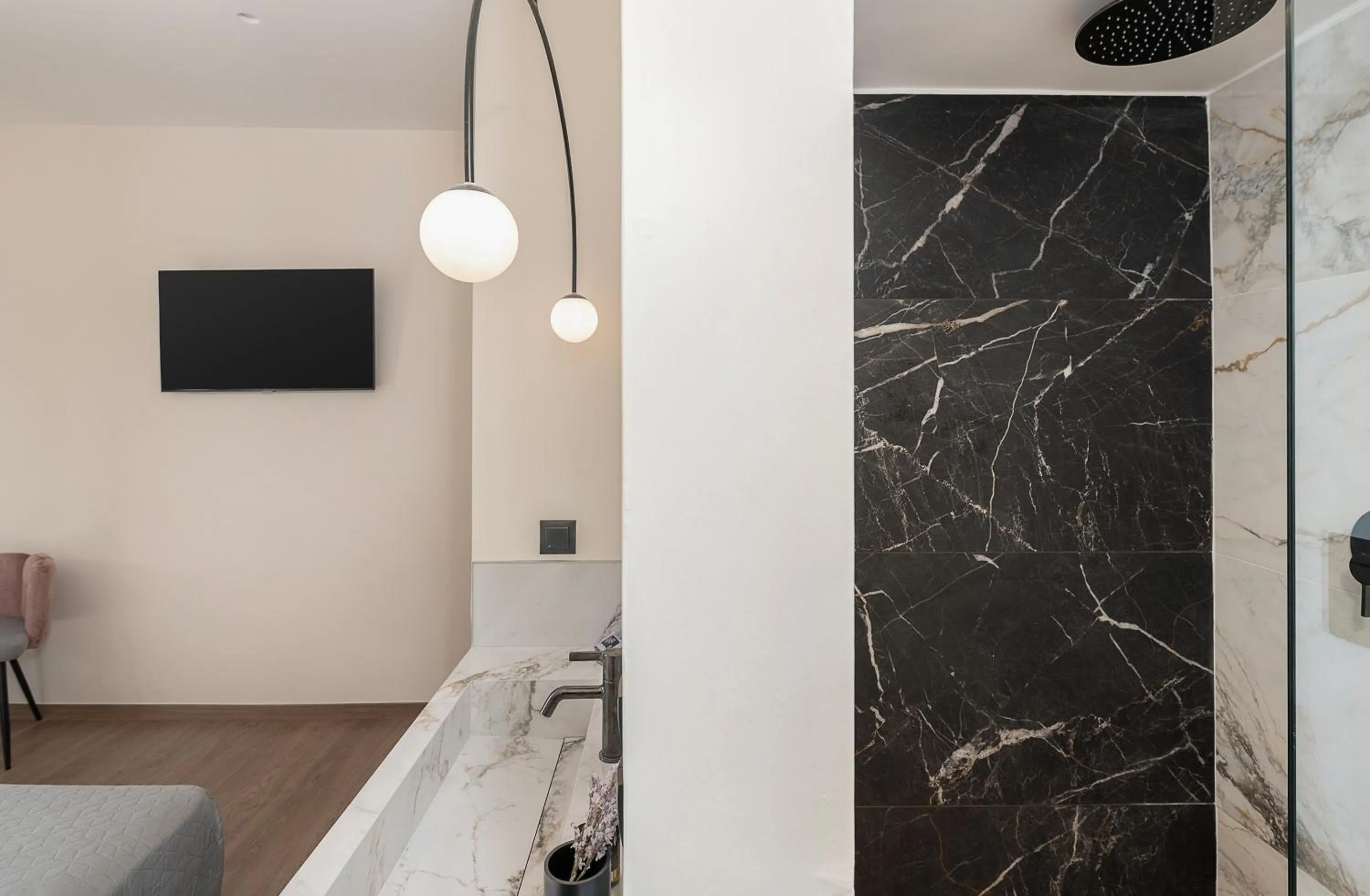 TV and multimedia in Amphitrite Hotel