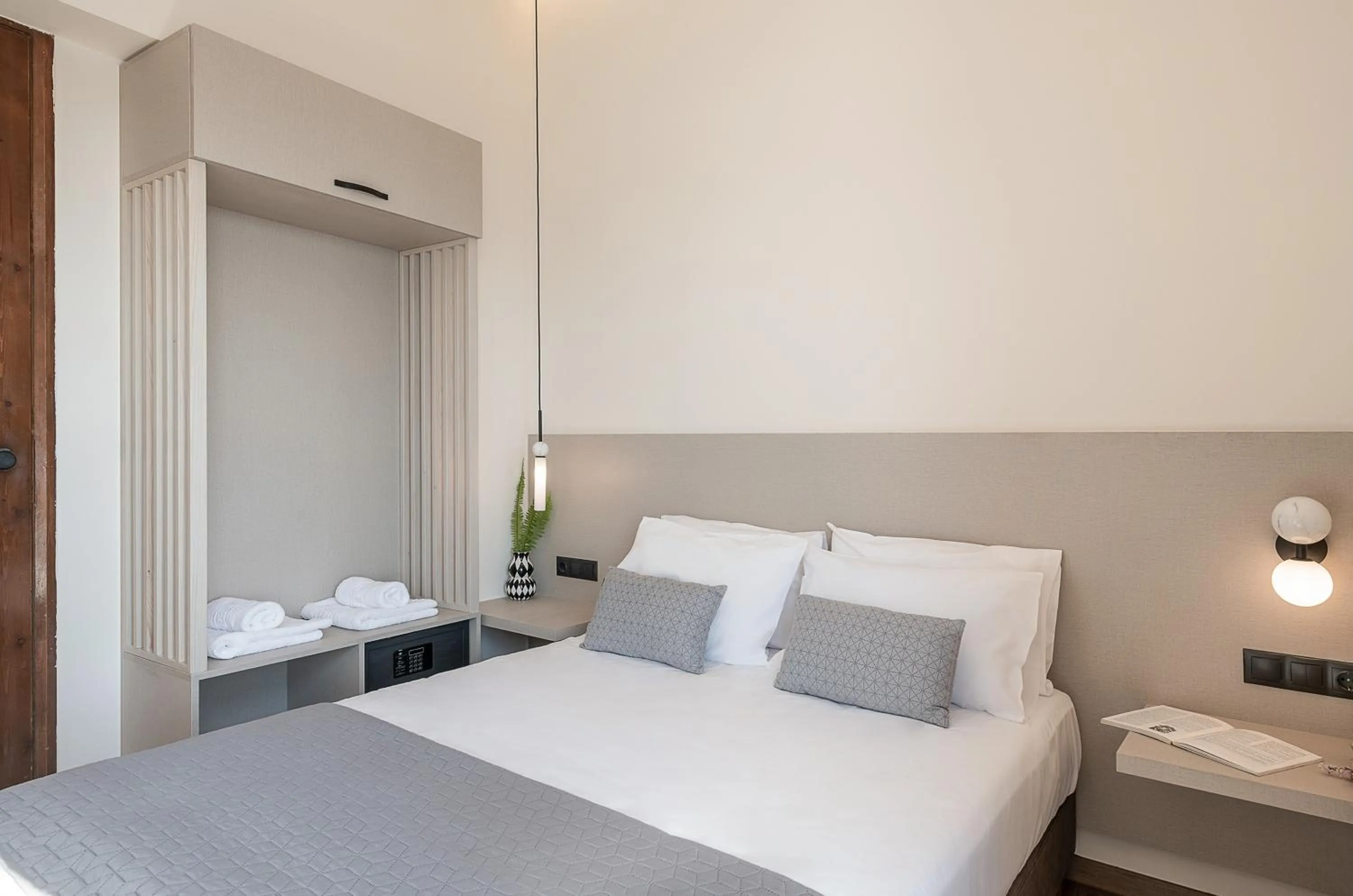 Bed in Amphitrite Hotel