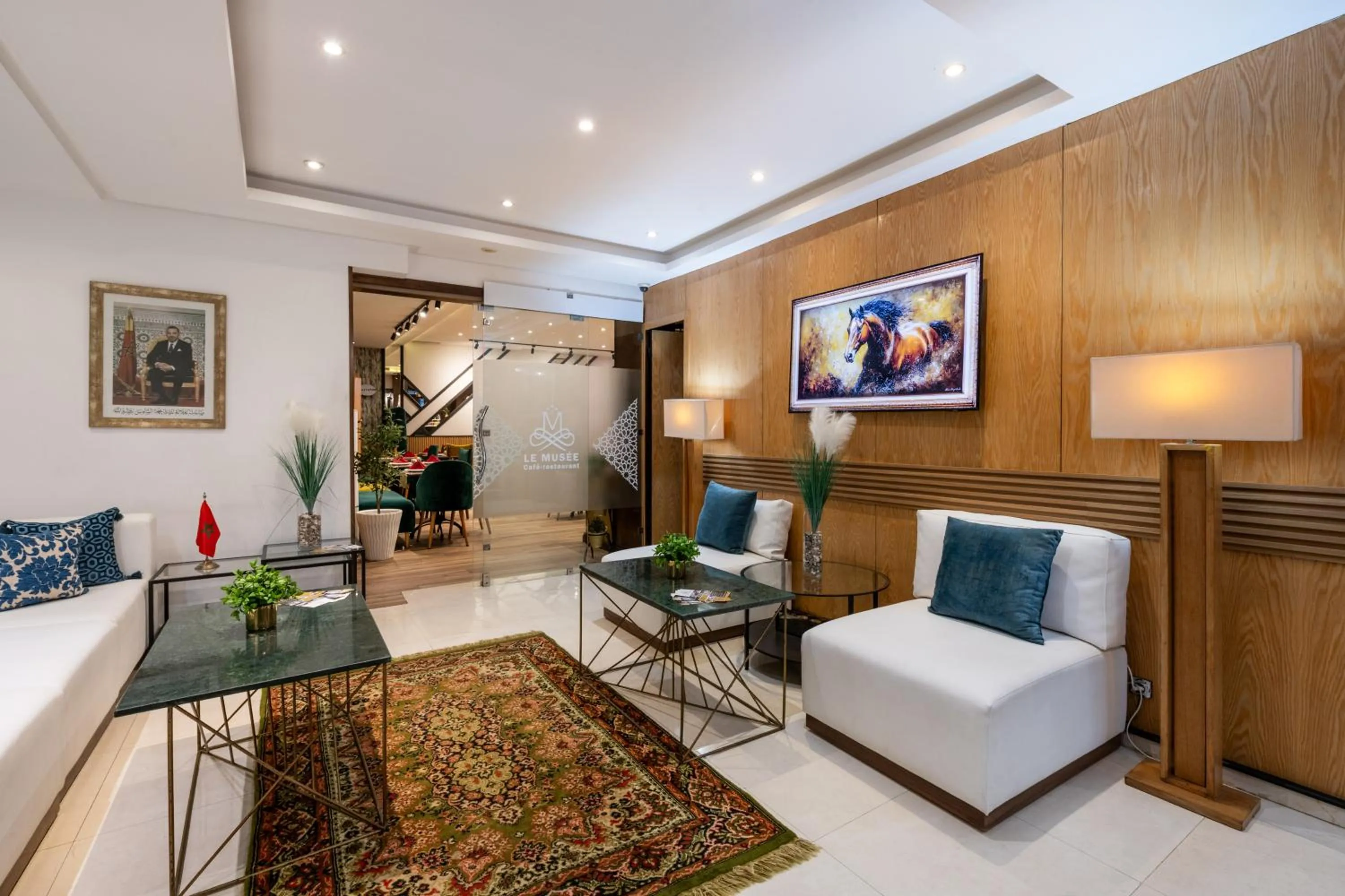 Communal lounge/ TV room in Hotel Le Musée