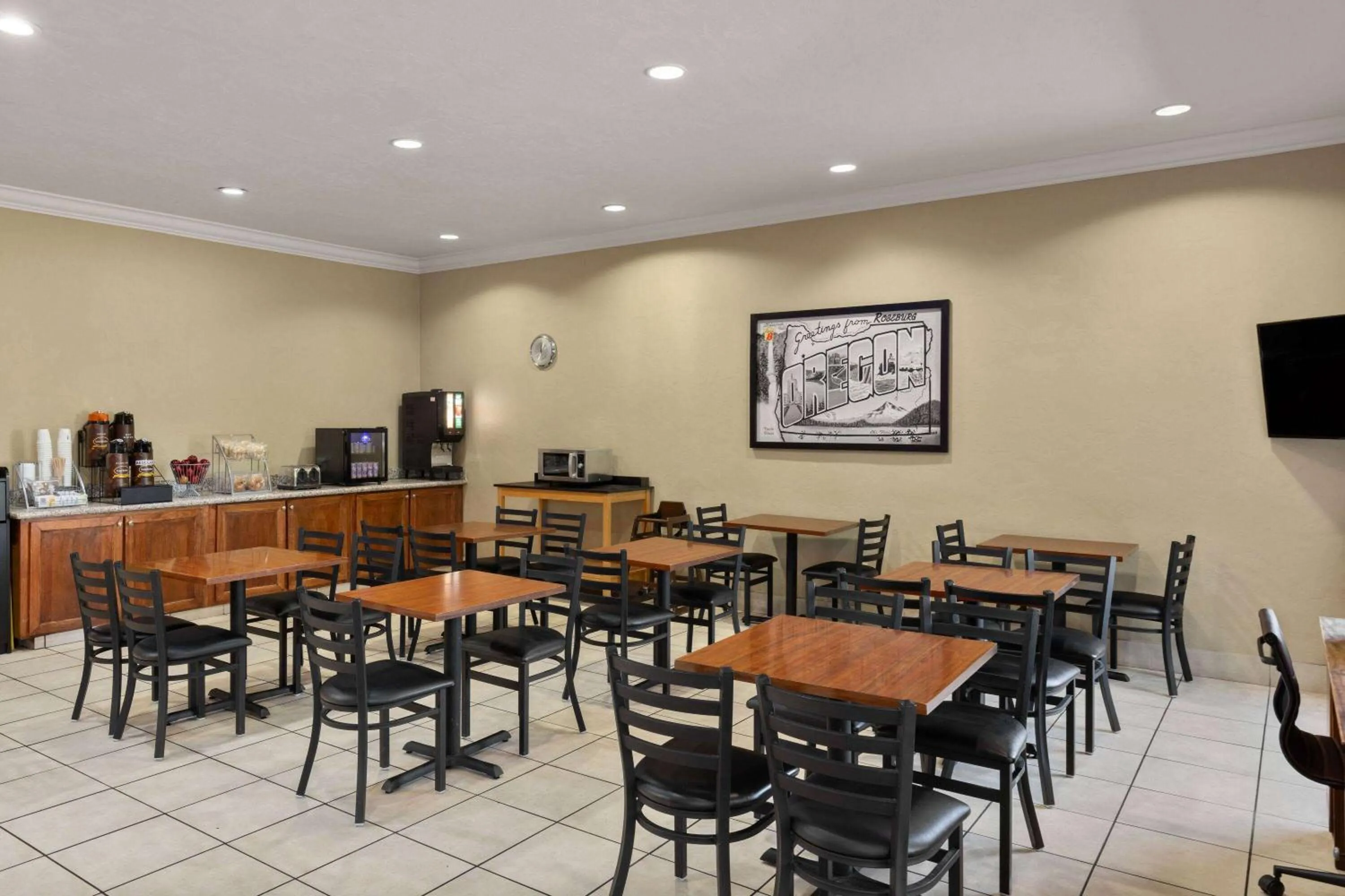 Breakfast in Super 8 by Wyndham Roseburg