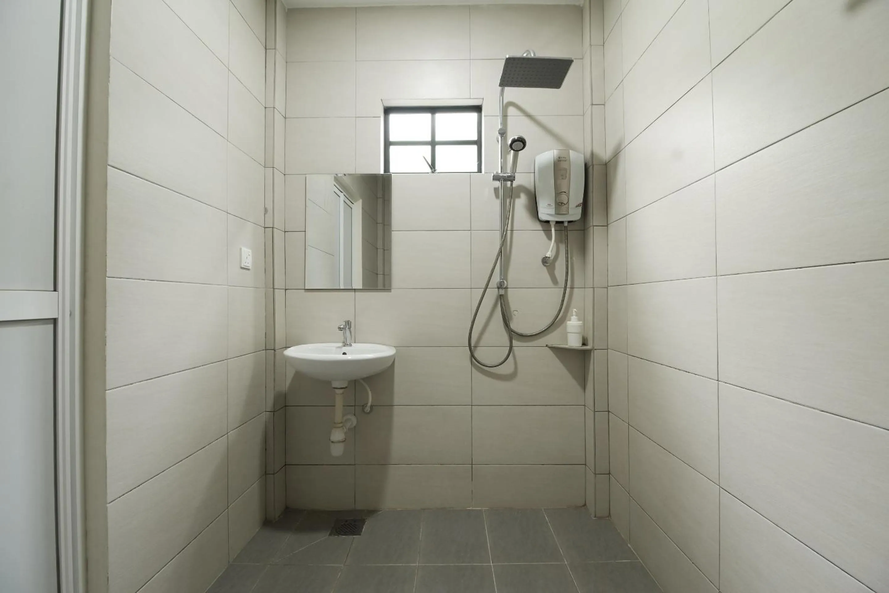 Bathroom in M S Hotel, Tengku Kelana KTM Klang