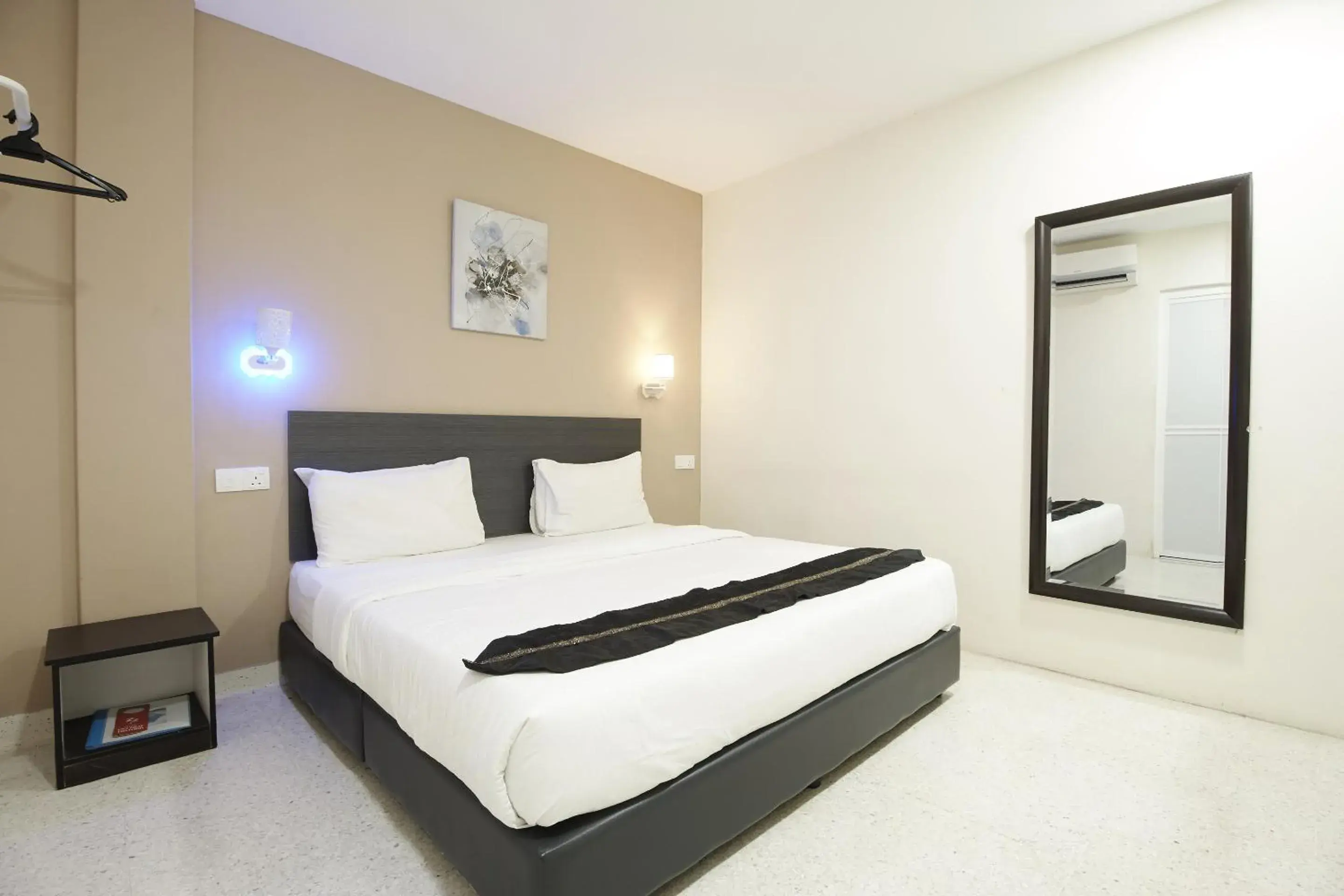 Deluxe Queen Room in M S Hotel, Tengku Kelana KTM Klang Deluxe Queen Room in M S Hotel, Tengku Kelana KTM Klang