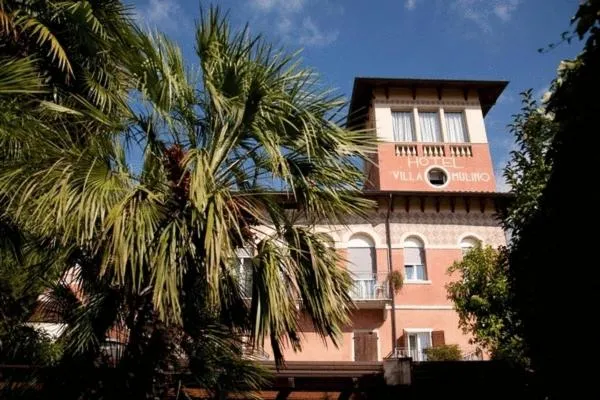 Facade/entrance in Hotel Villa Mulino ***S