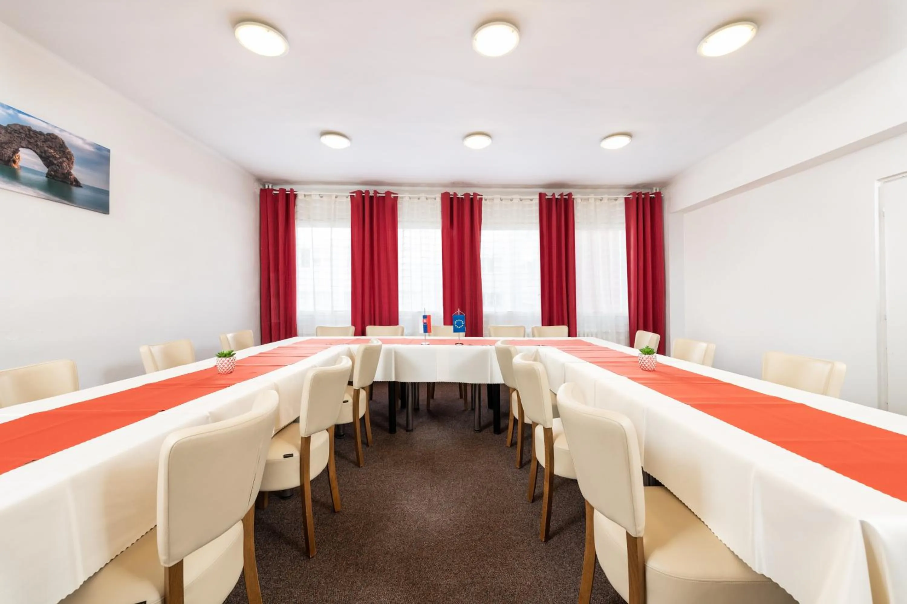 Business facilities in Hotel Plus