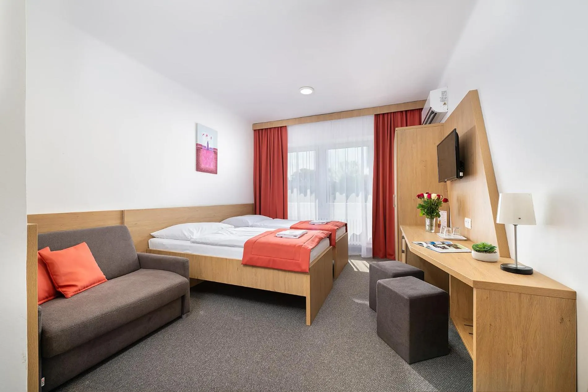 TV and multimedia, Bed in Hotel Plus