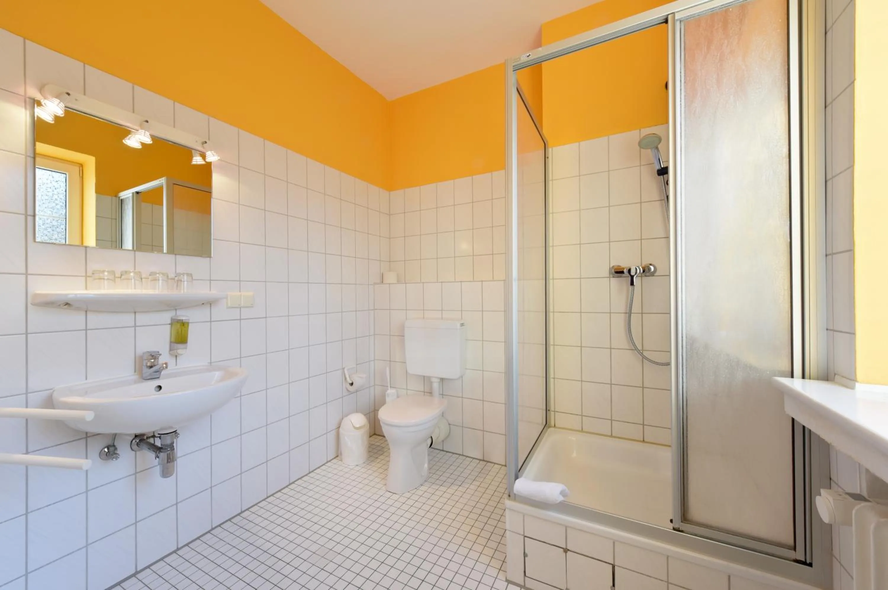 Bathroom in Bed'nBudget Expo-Hostel Rooms