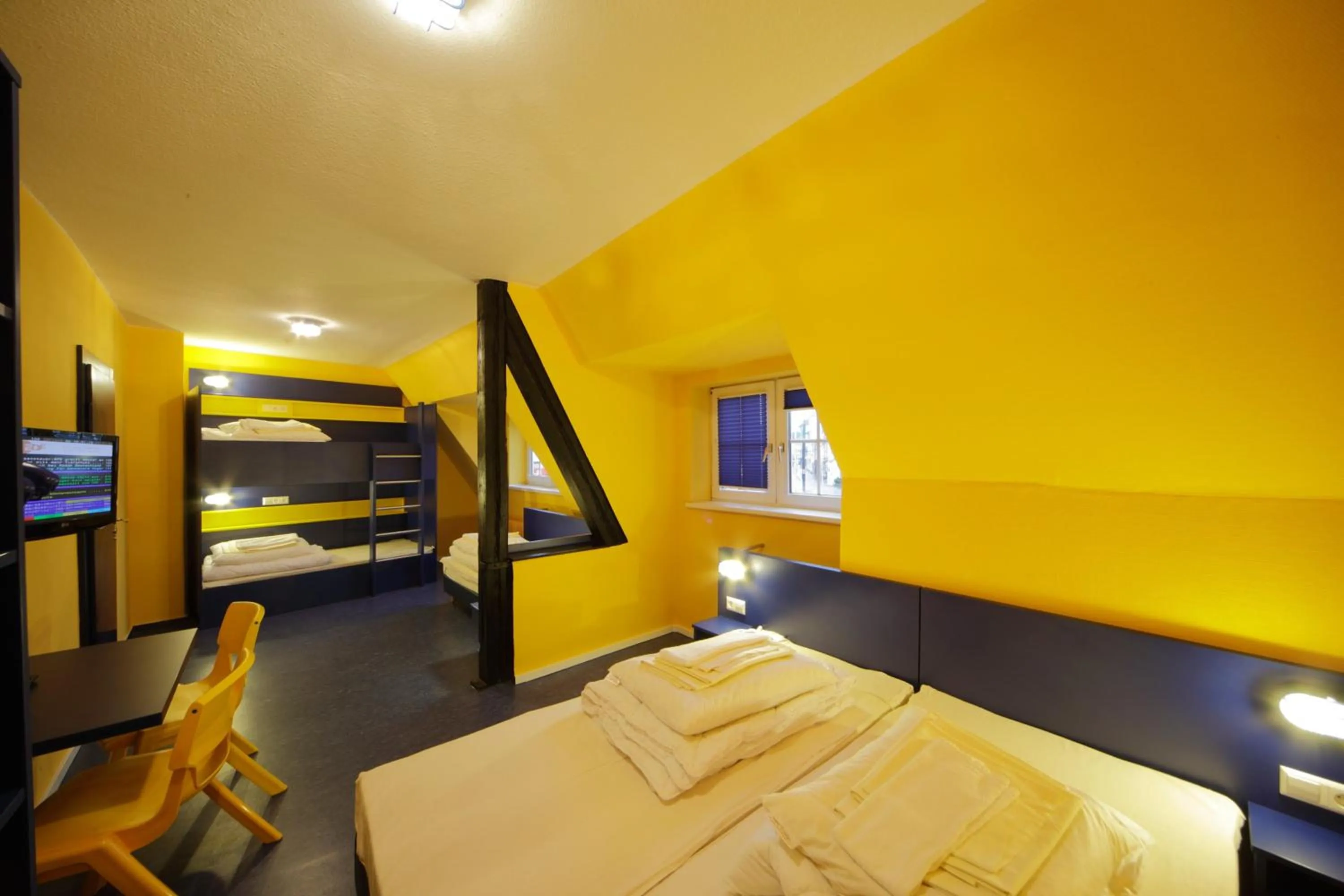 Photo of the whole room, Bed in Bed'nBudget Expo-Hostel Rooms
