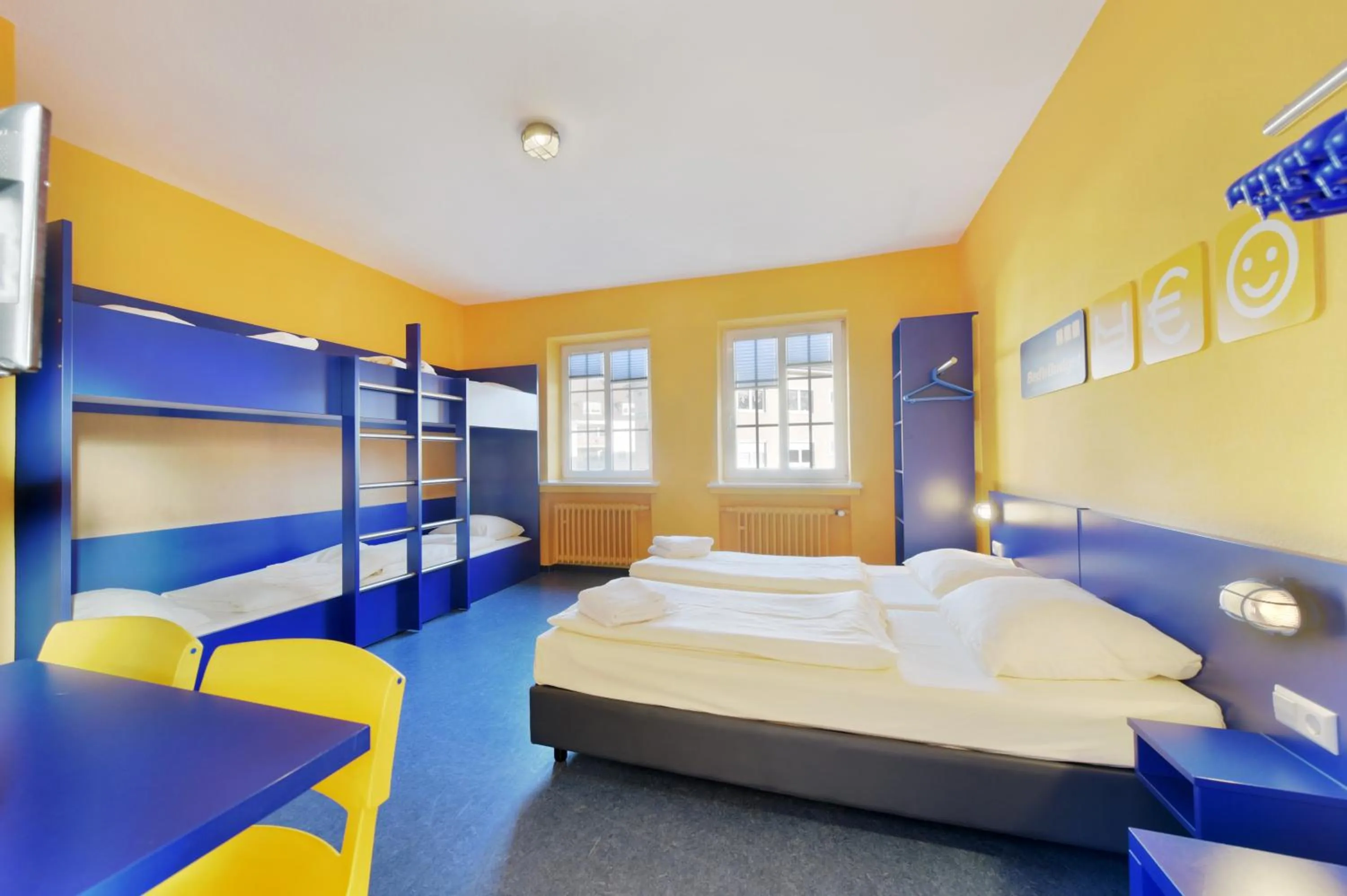 Photo of the whole room, Bed in Bed'nBudget Expo-Hostel Rooms