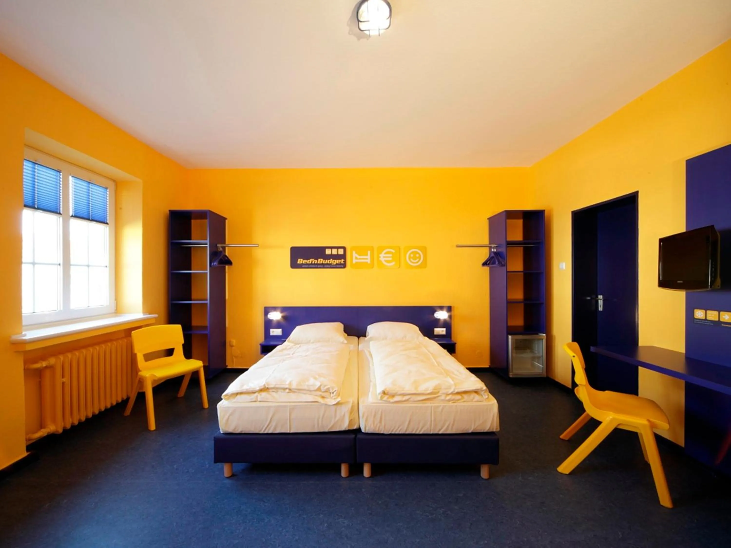 Photo of the whole room, Bed in Bed'nBudget Expo-Hostel Rooms