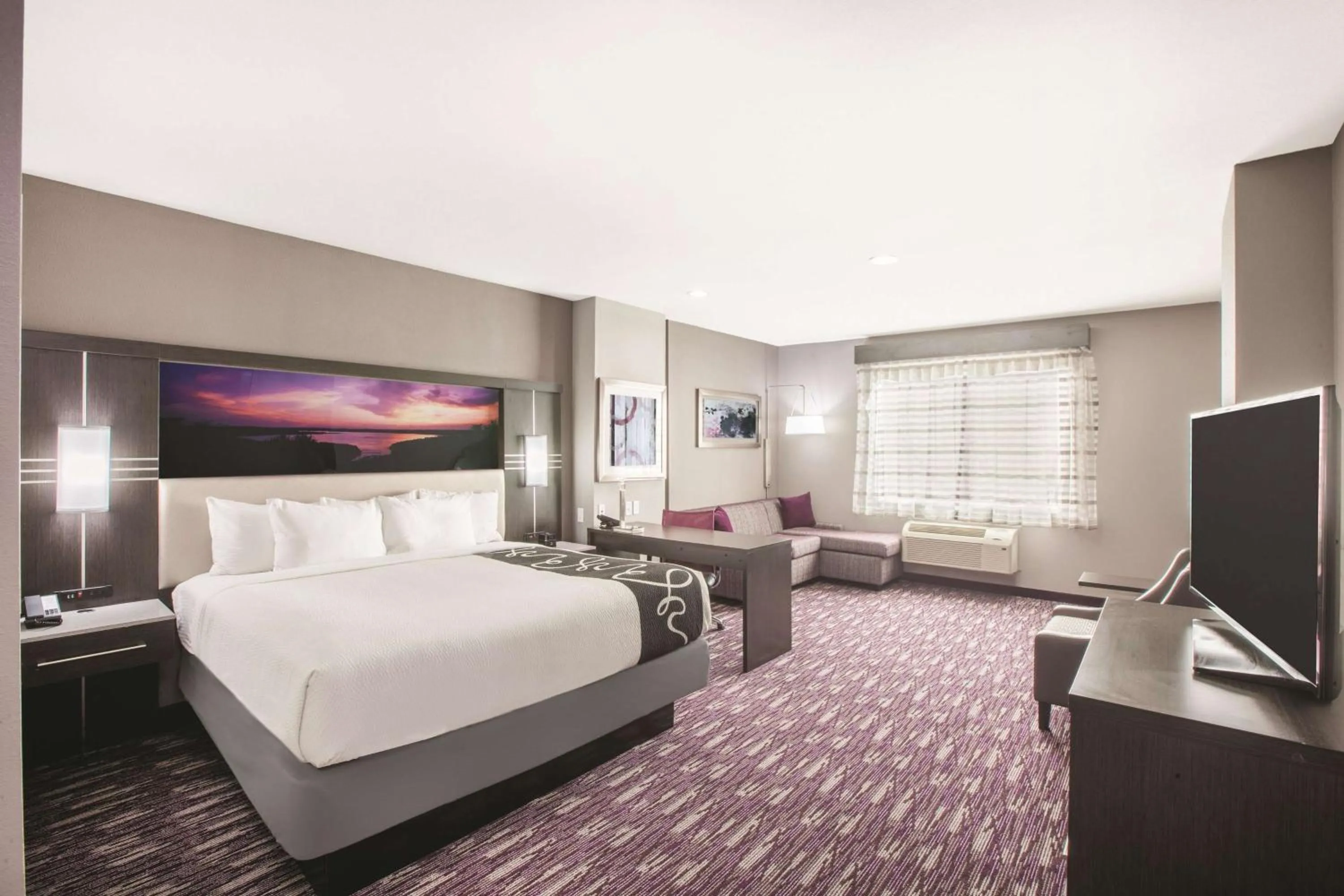 Photo of the whole room, Bed in La Quinta by Wyndham Kingsville