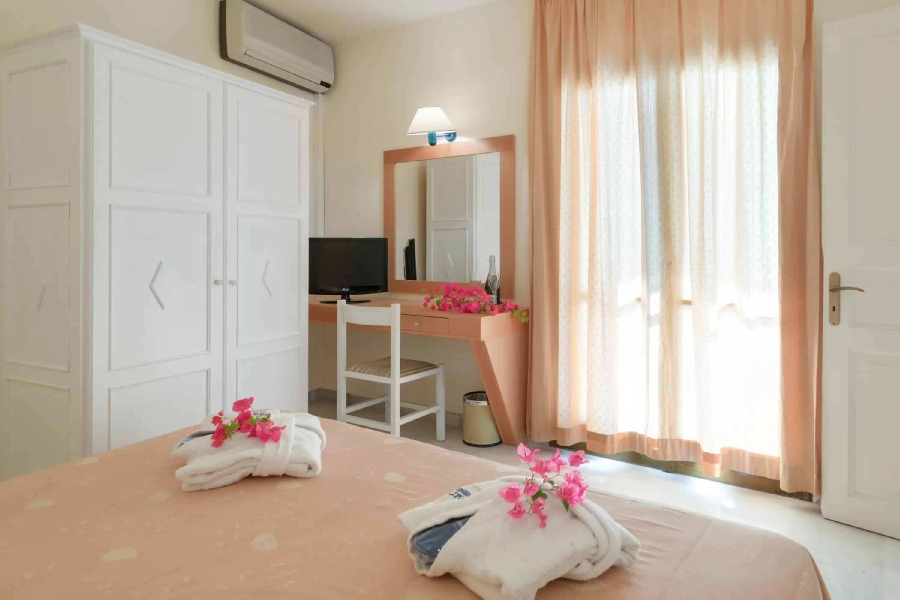 Bed in Mare Hotel Apartments