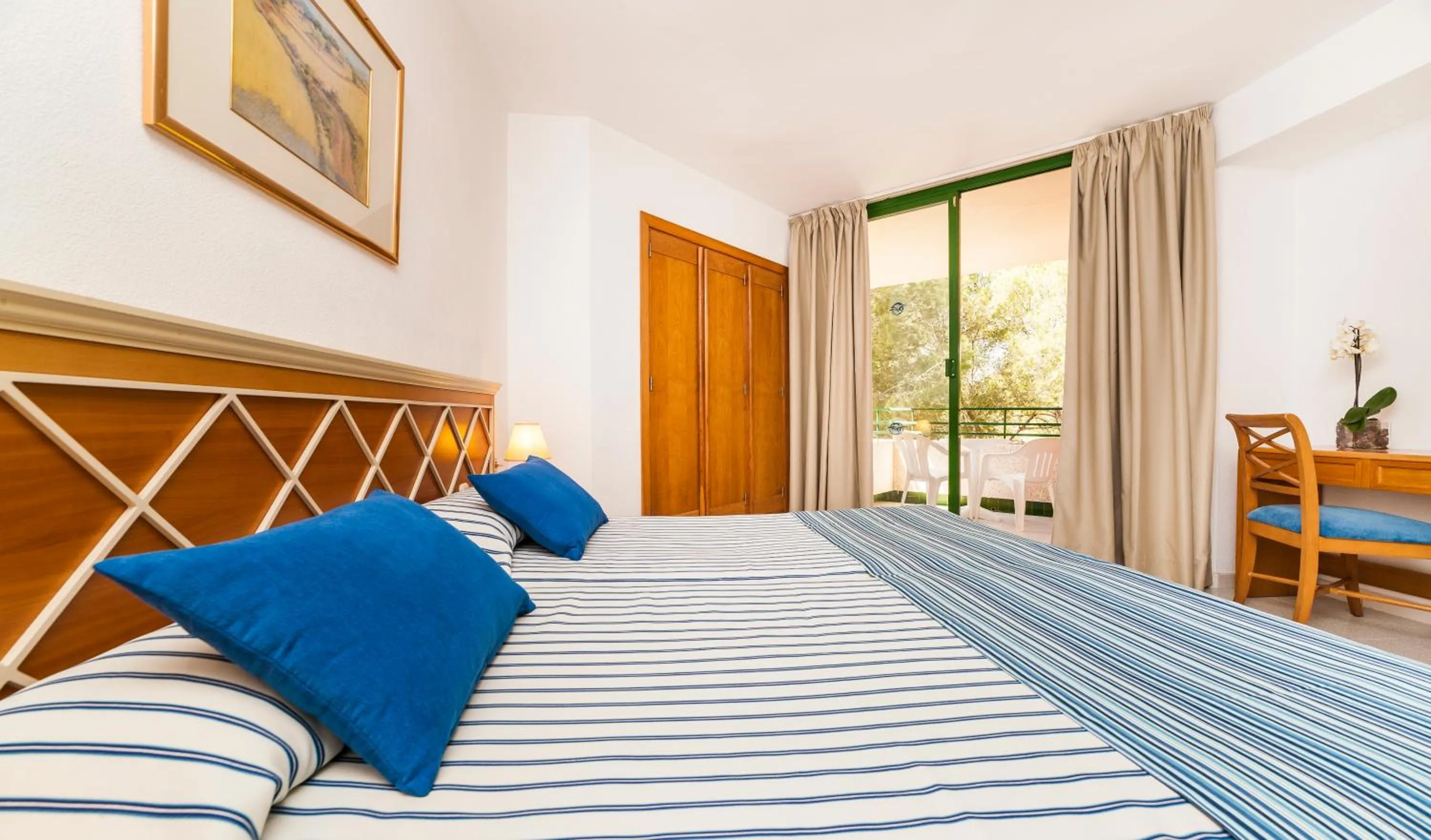 Bedroom, Bed in Globales Nova