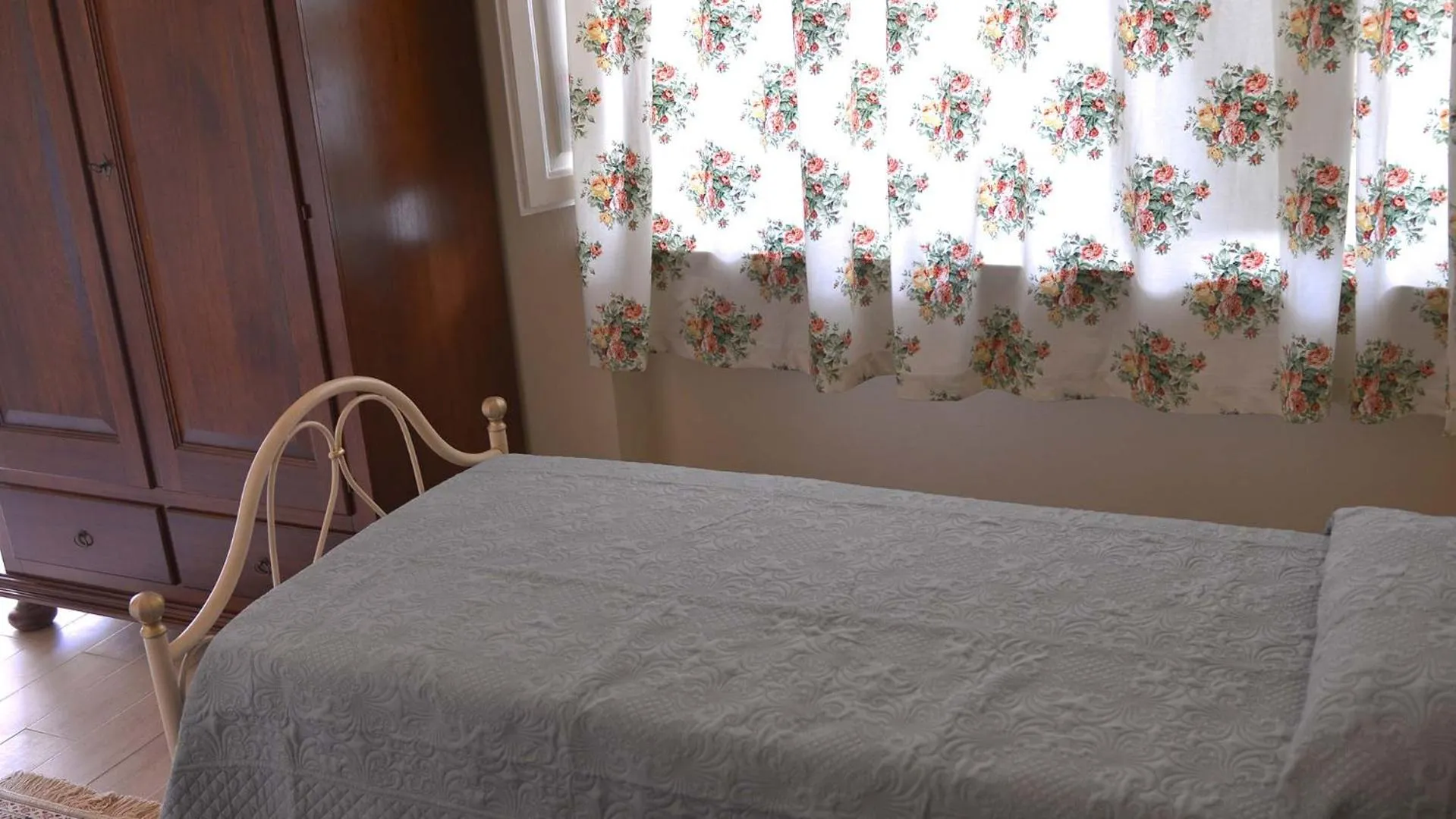 Bed in La Locanda Francigena