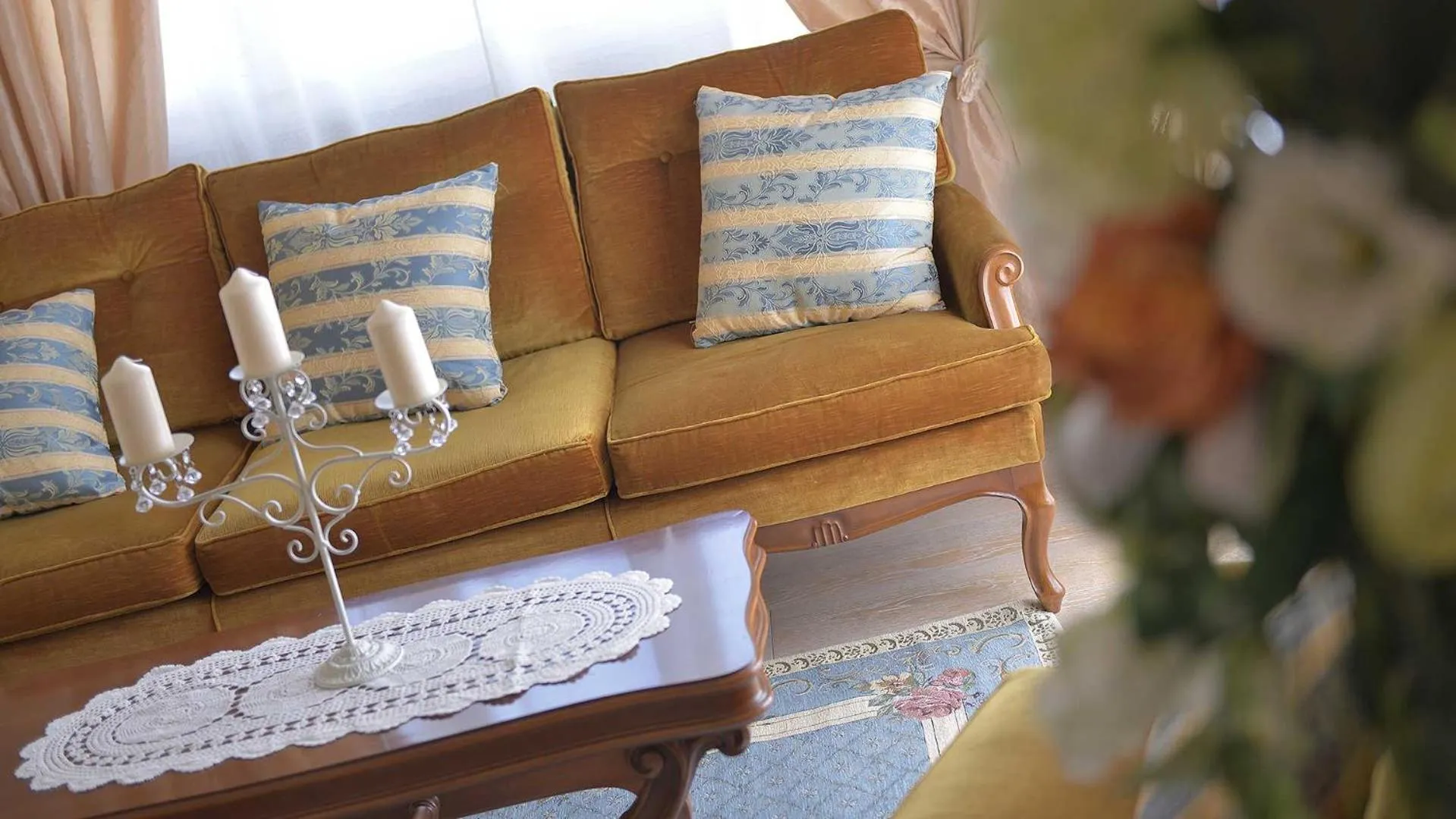 Communal lounge/ TV room in La Locanda Francigena