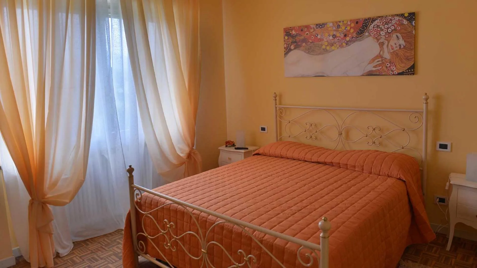 Photo of the whole room in La Locanda Francigena