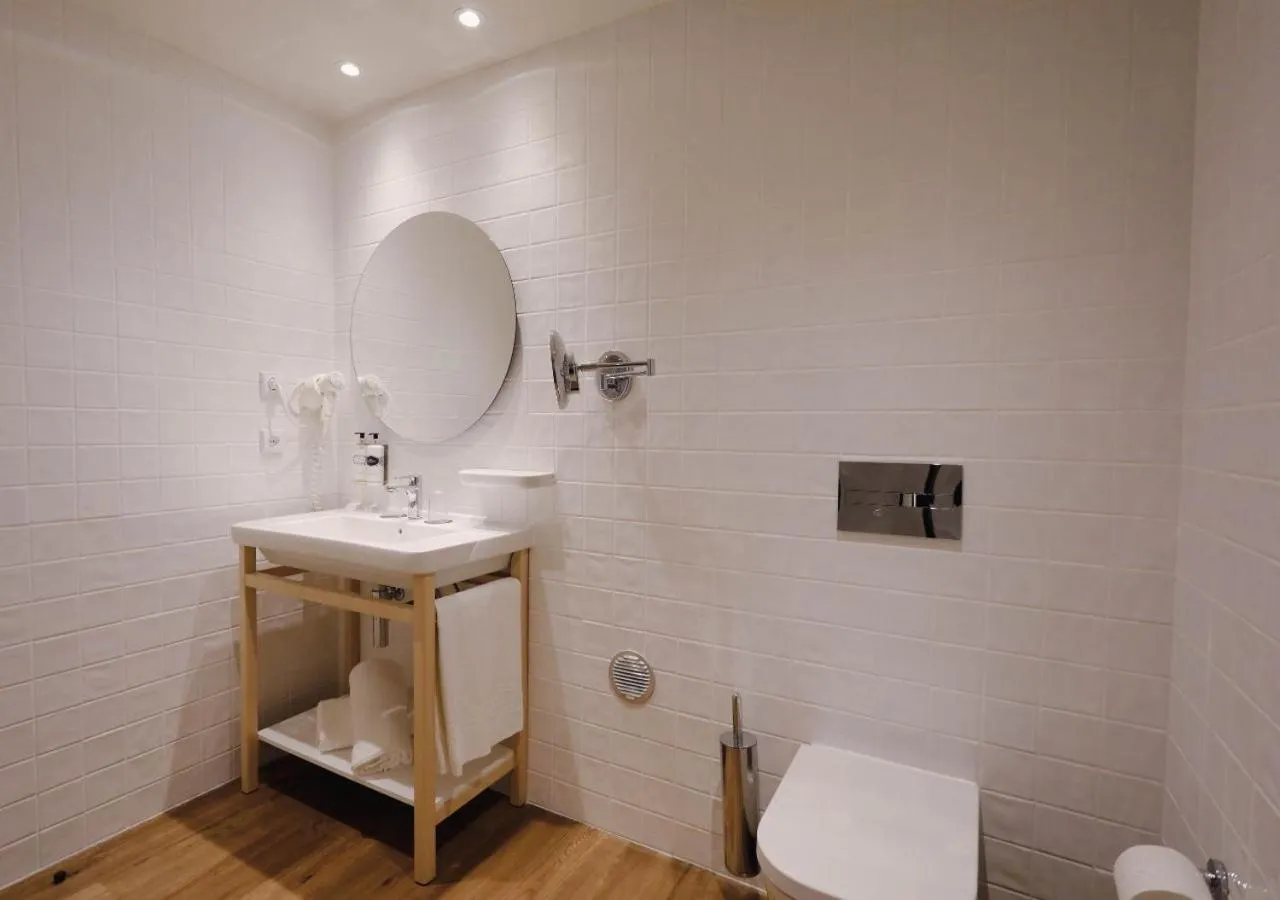 Bathroom in Montebelo Aguieira Lake Resort & Spa