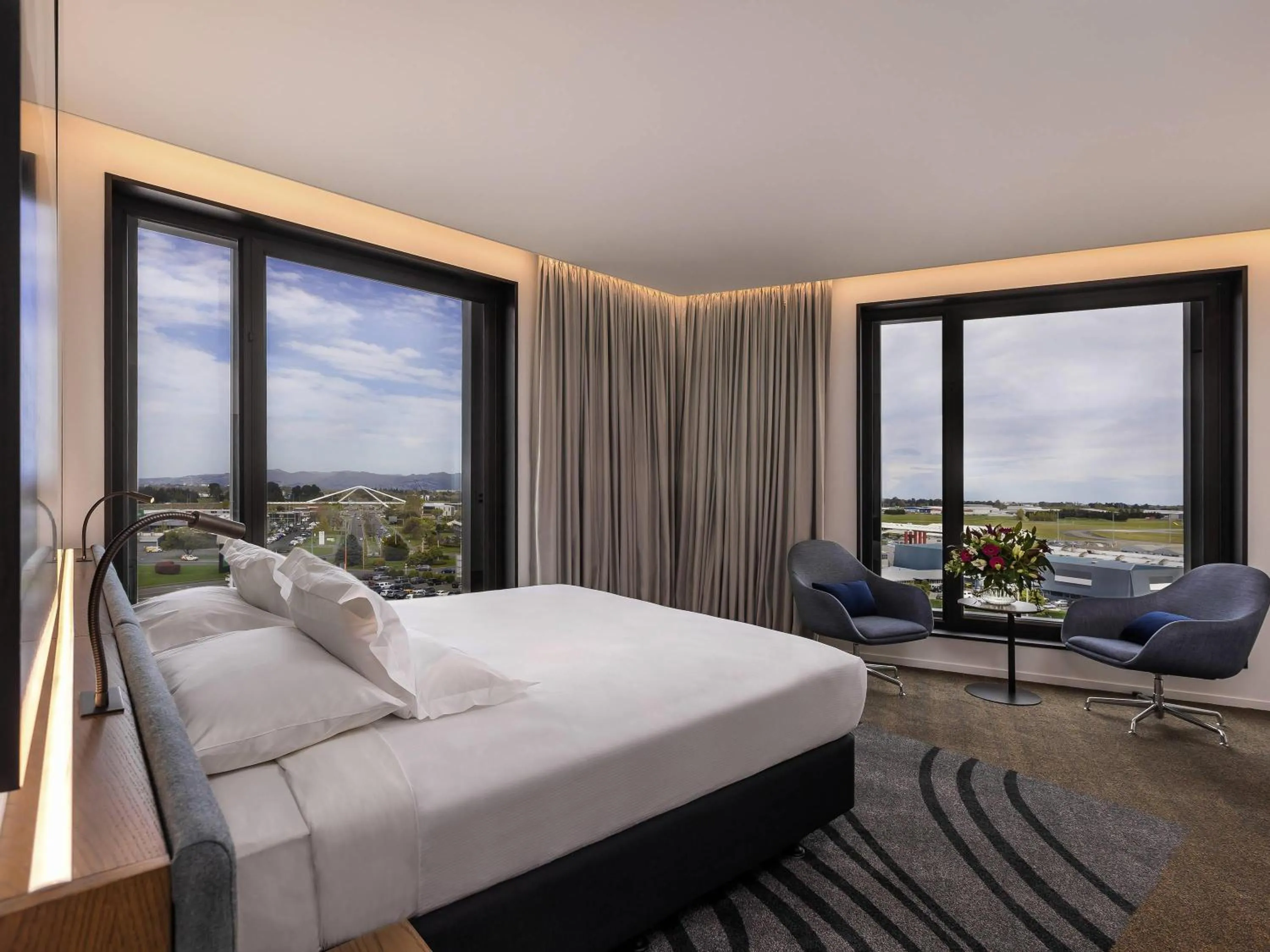 Bedroom, Bed in Novotel Christchurch Airport