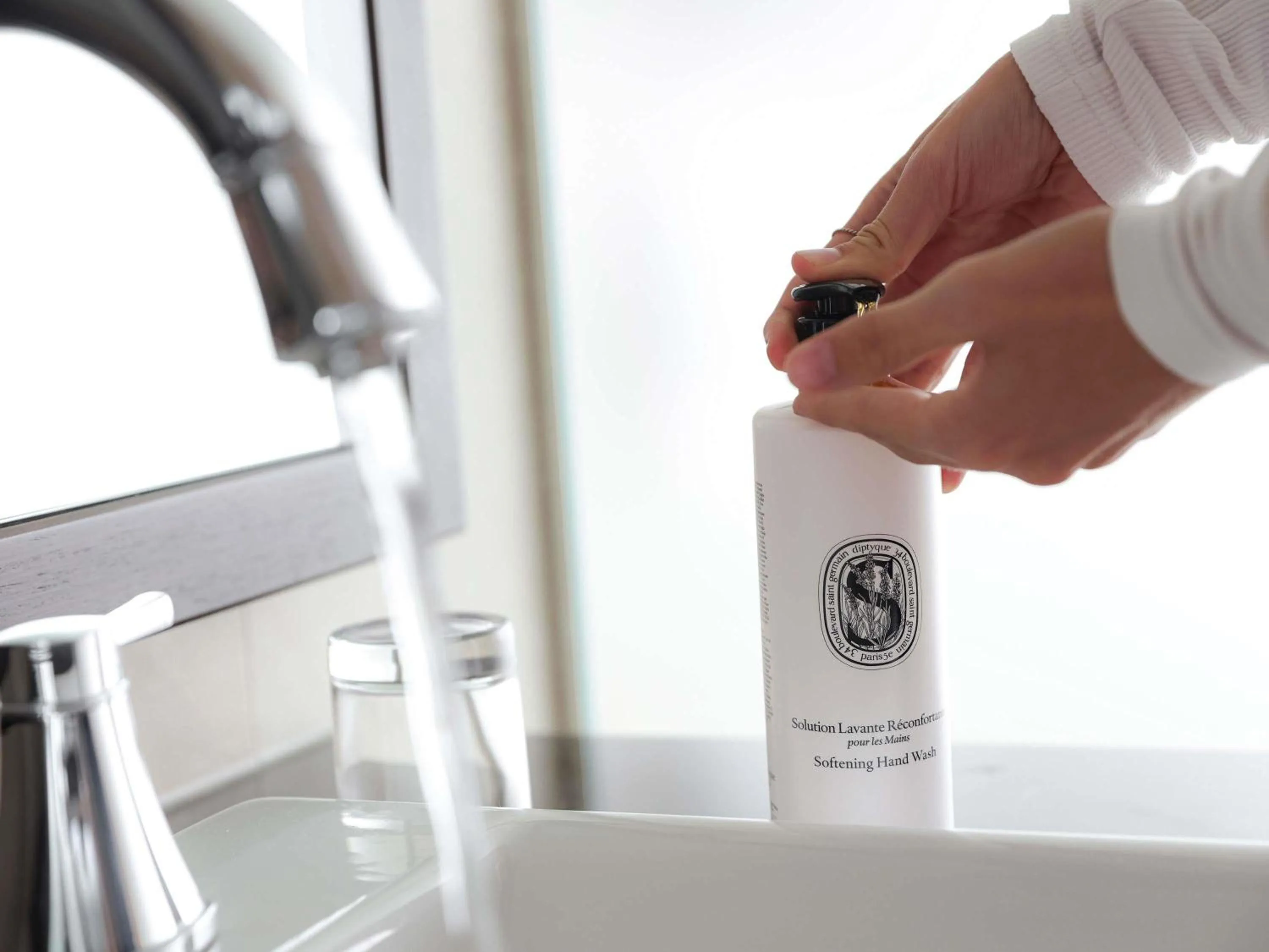 Photo of the whole room in Sofitel Sydney Darling Harbour