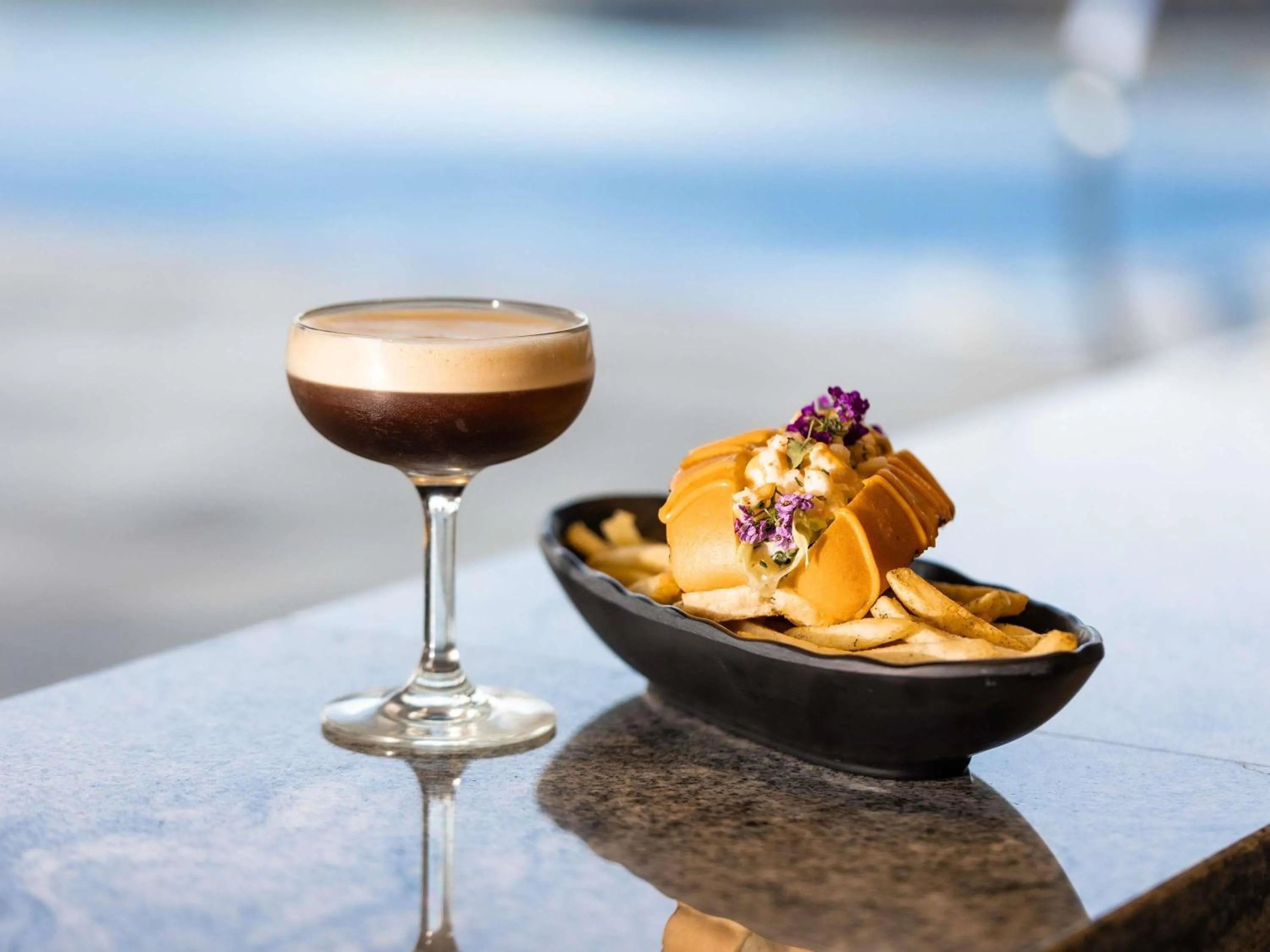 Lounge or bar in Sofitel Sydney Darling Harbour