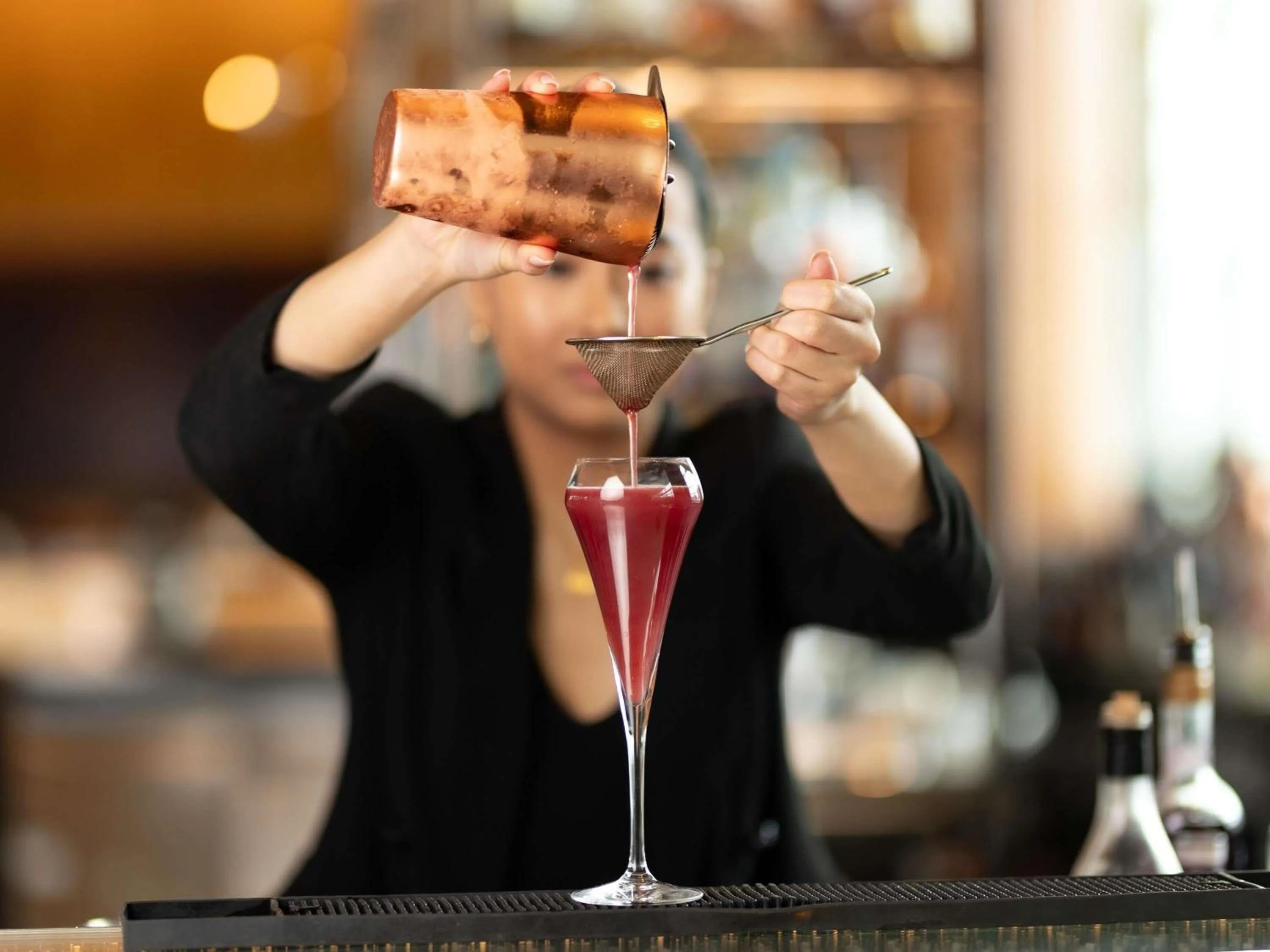 Lounge or bar in Sofitel Sydney Darling Harbour