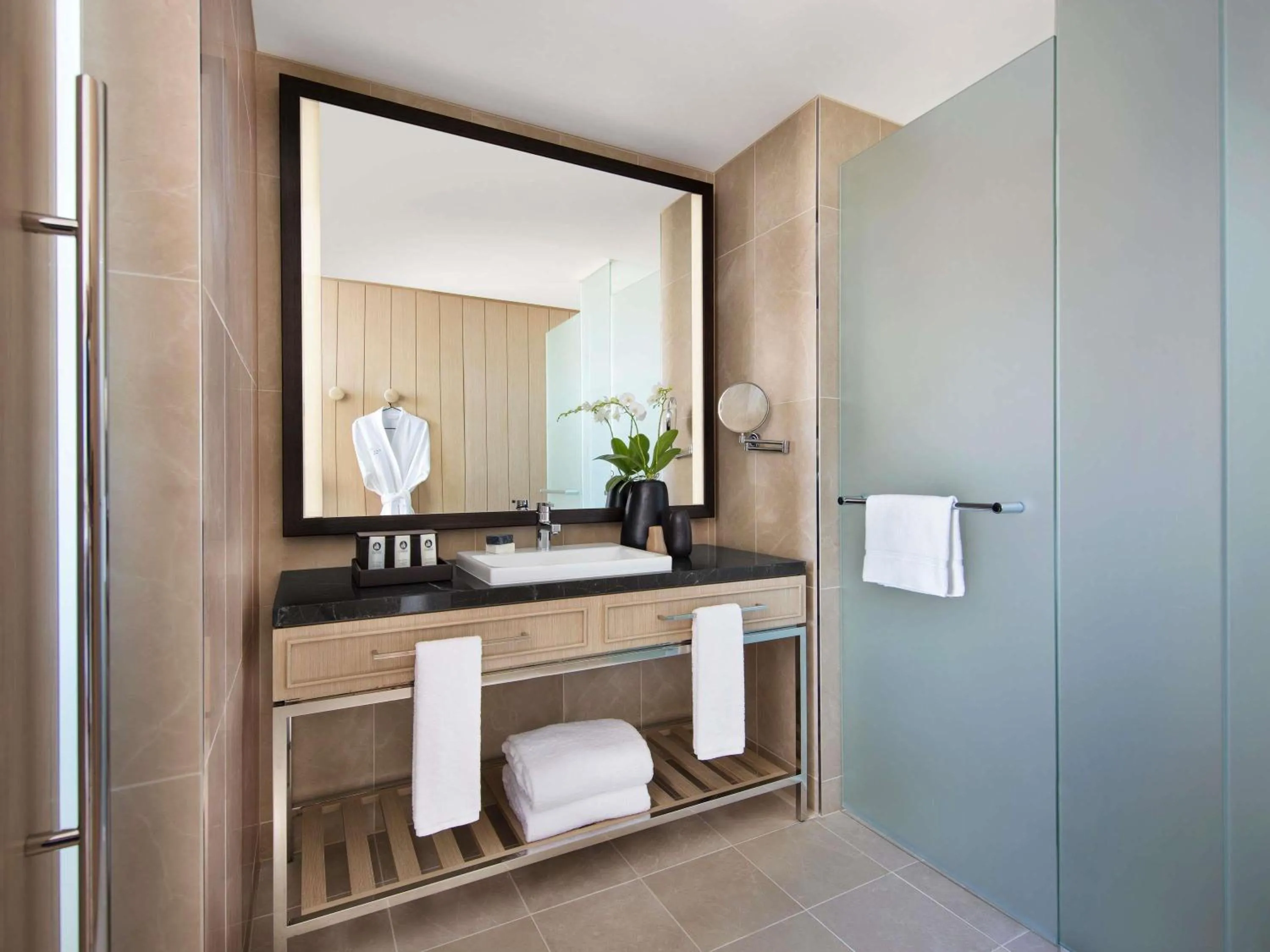 Bathroom in Sofitel Sydney Darling Harbour