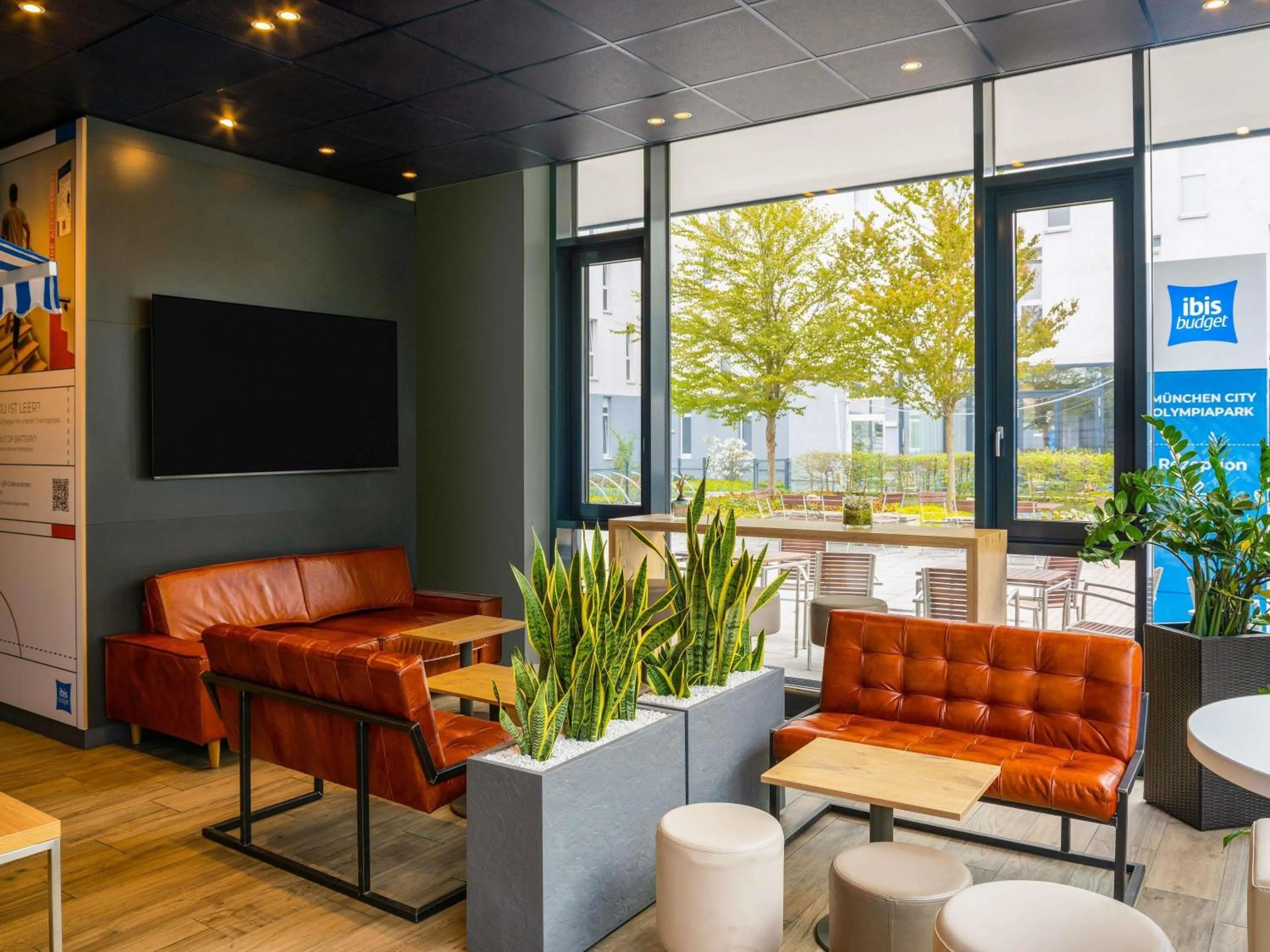 Lounge or bar in ibis budget Muenchen City Olympiapark
