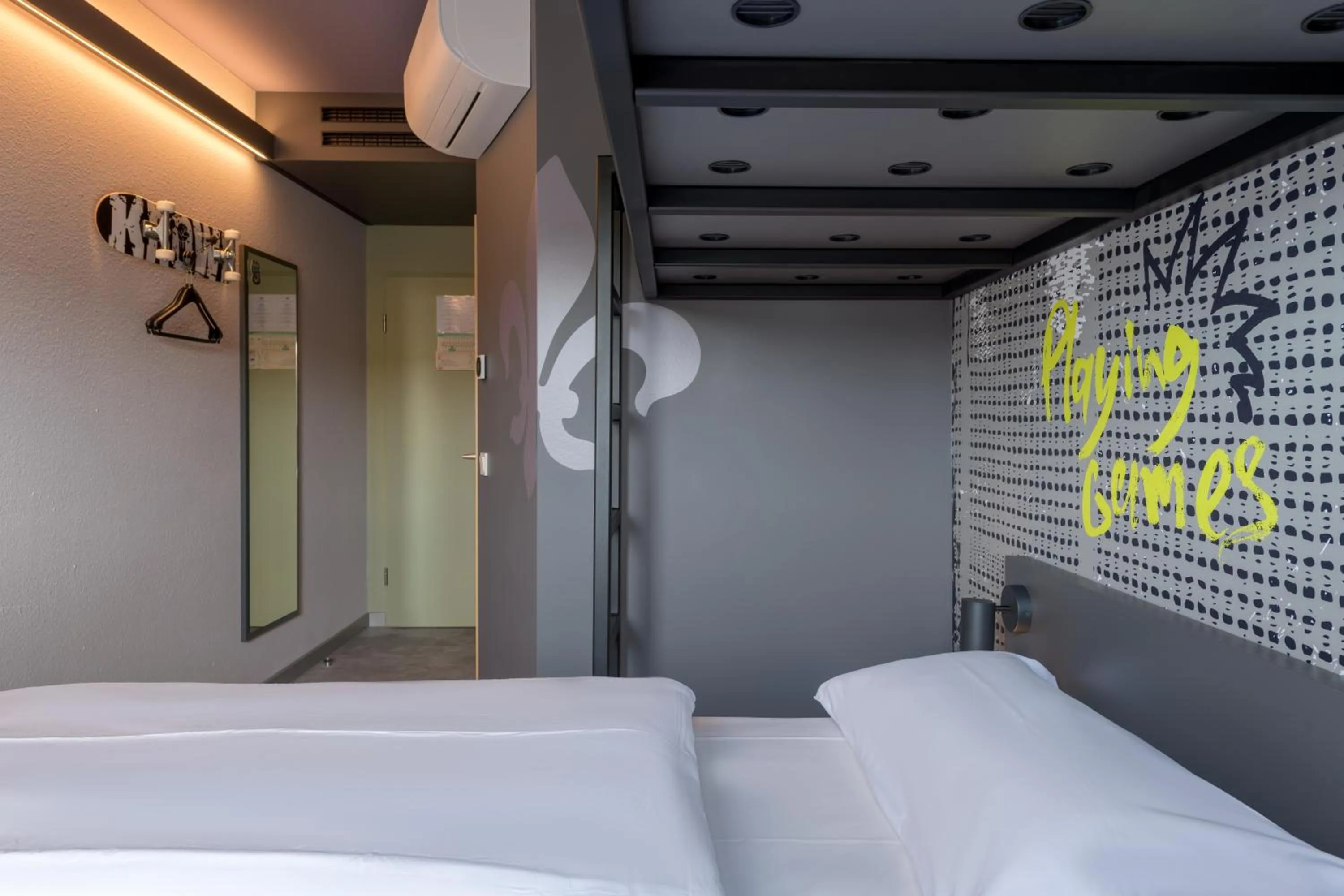 Photo of the whole room, Bed in Felix Hotel Darmstadt