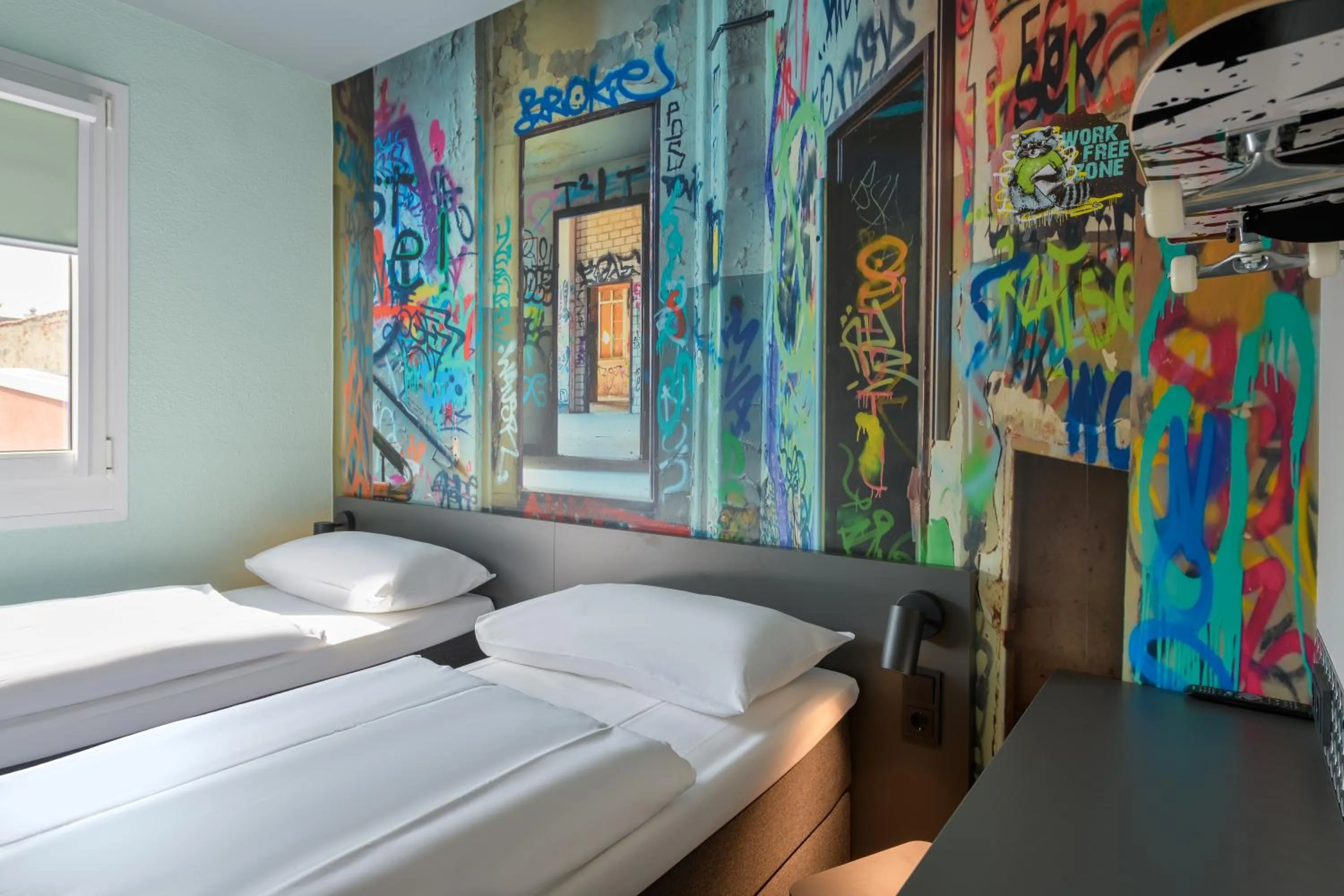 Photo of the whole room, Bed in Felix Hotel Darmstadt