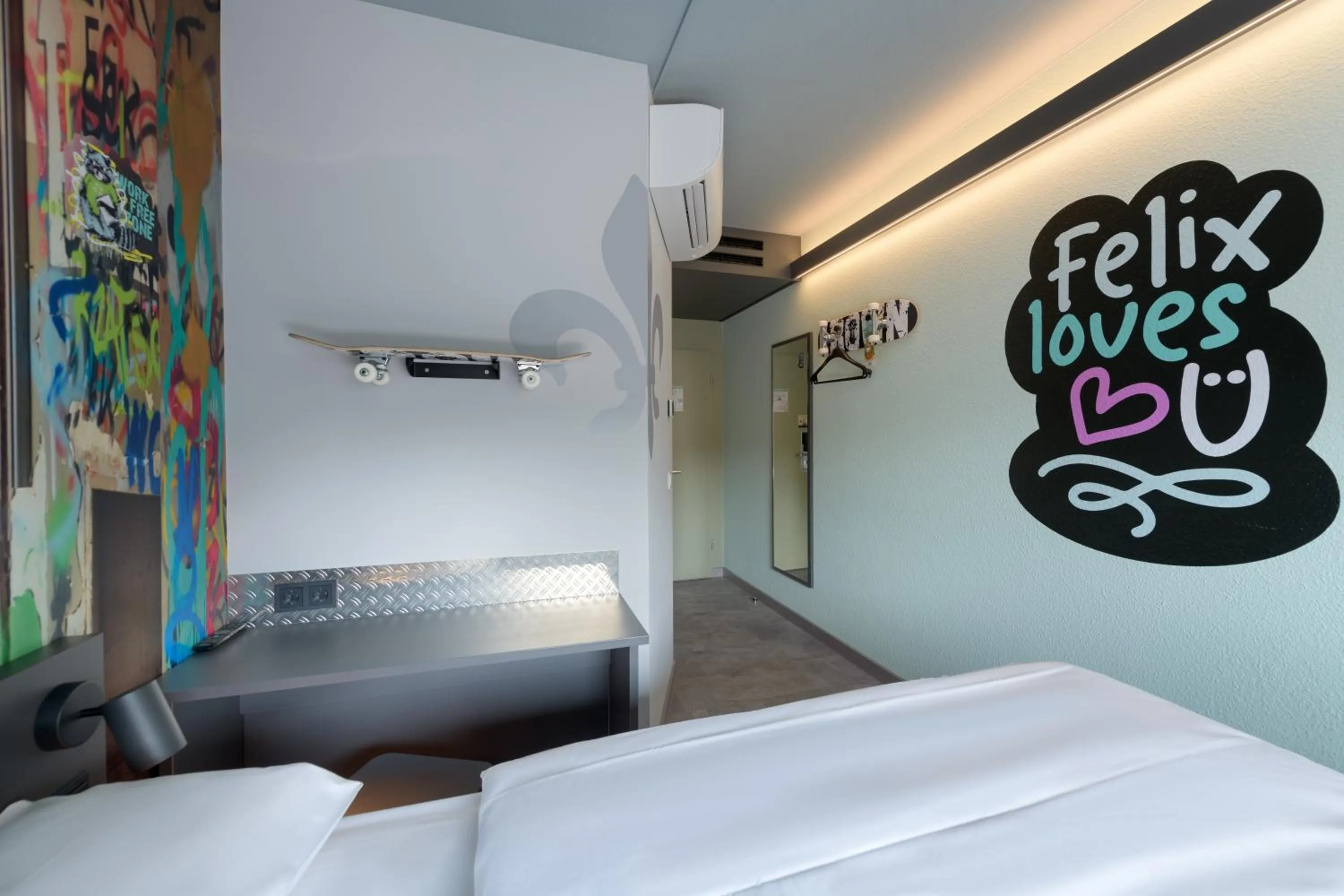 Bed in Felix Hotel Darmstadt