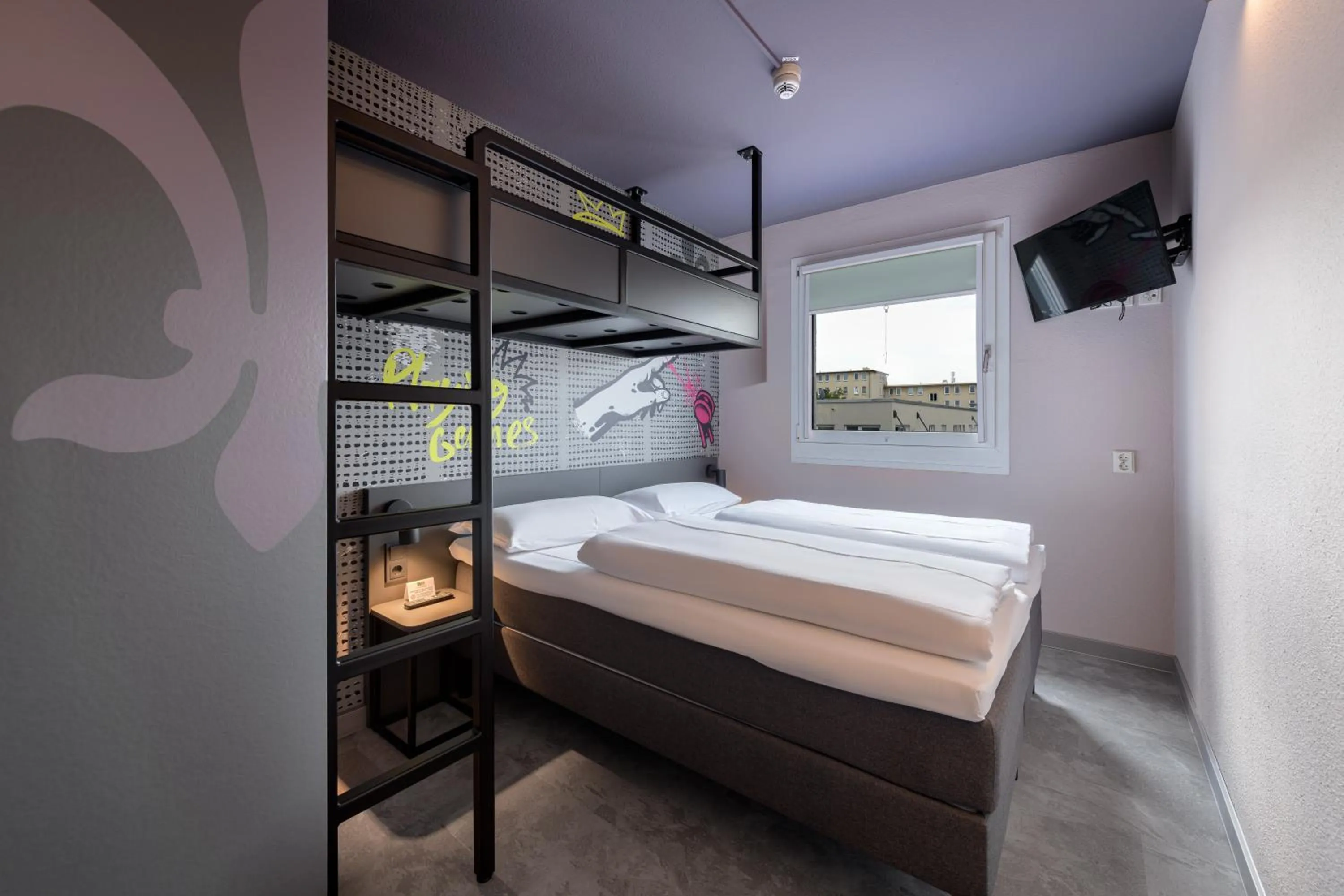 Photo of the whole room, Bed in Felix Hotel Darmstadt