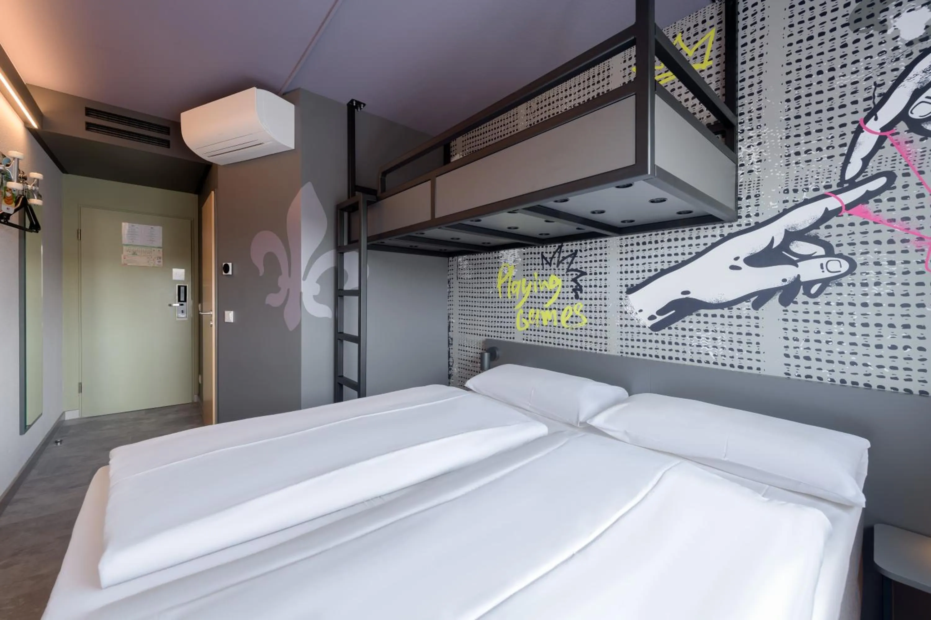 Photo of the whole room, Bed in Felix Hotel Darmstadt