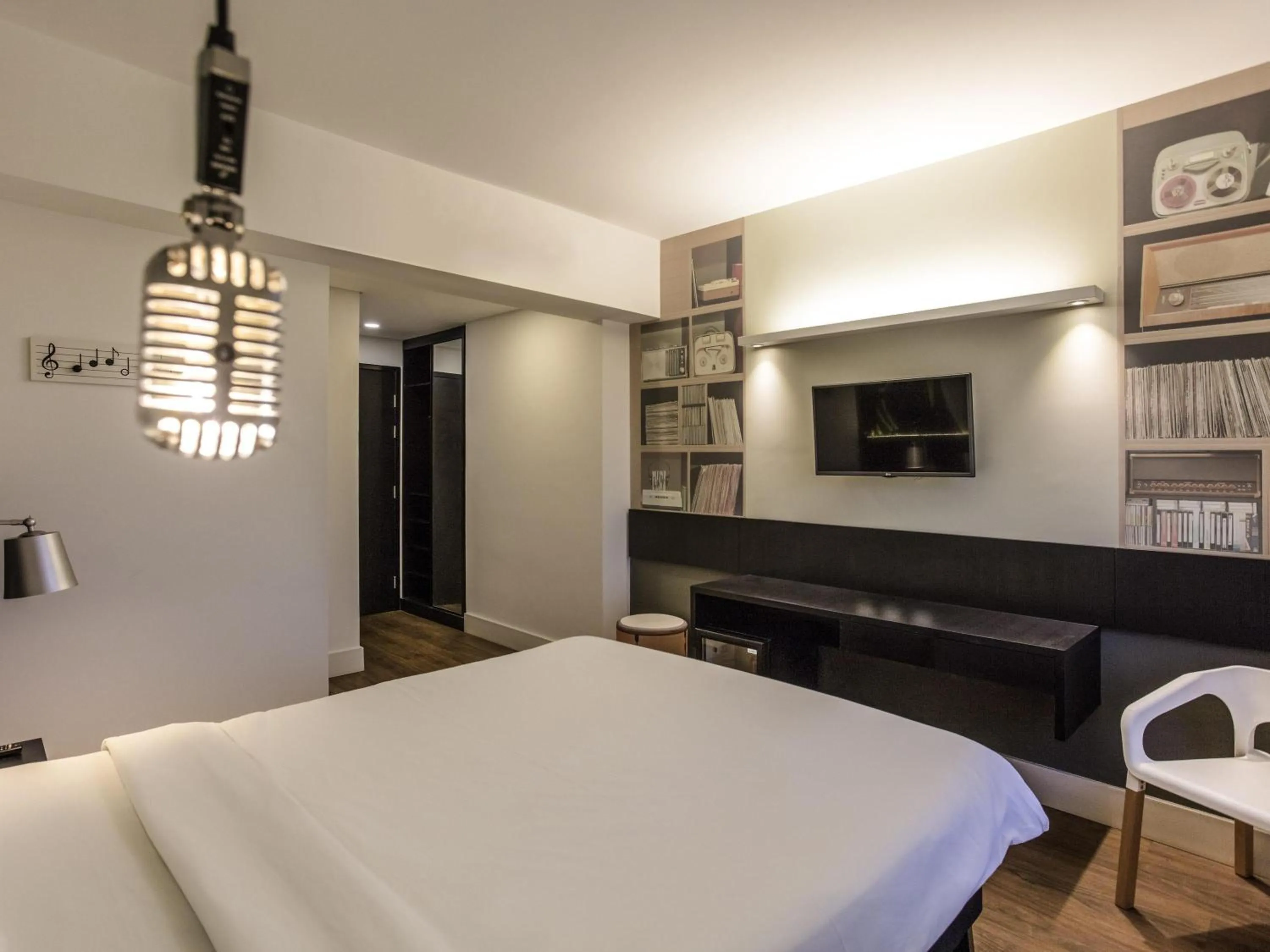 Bedroom, Bed in ibis Styles Taubate