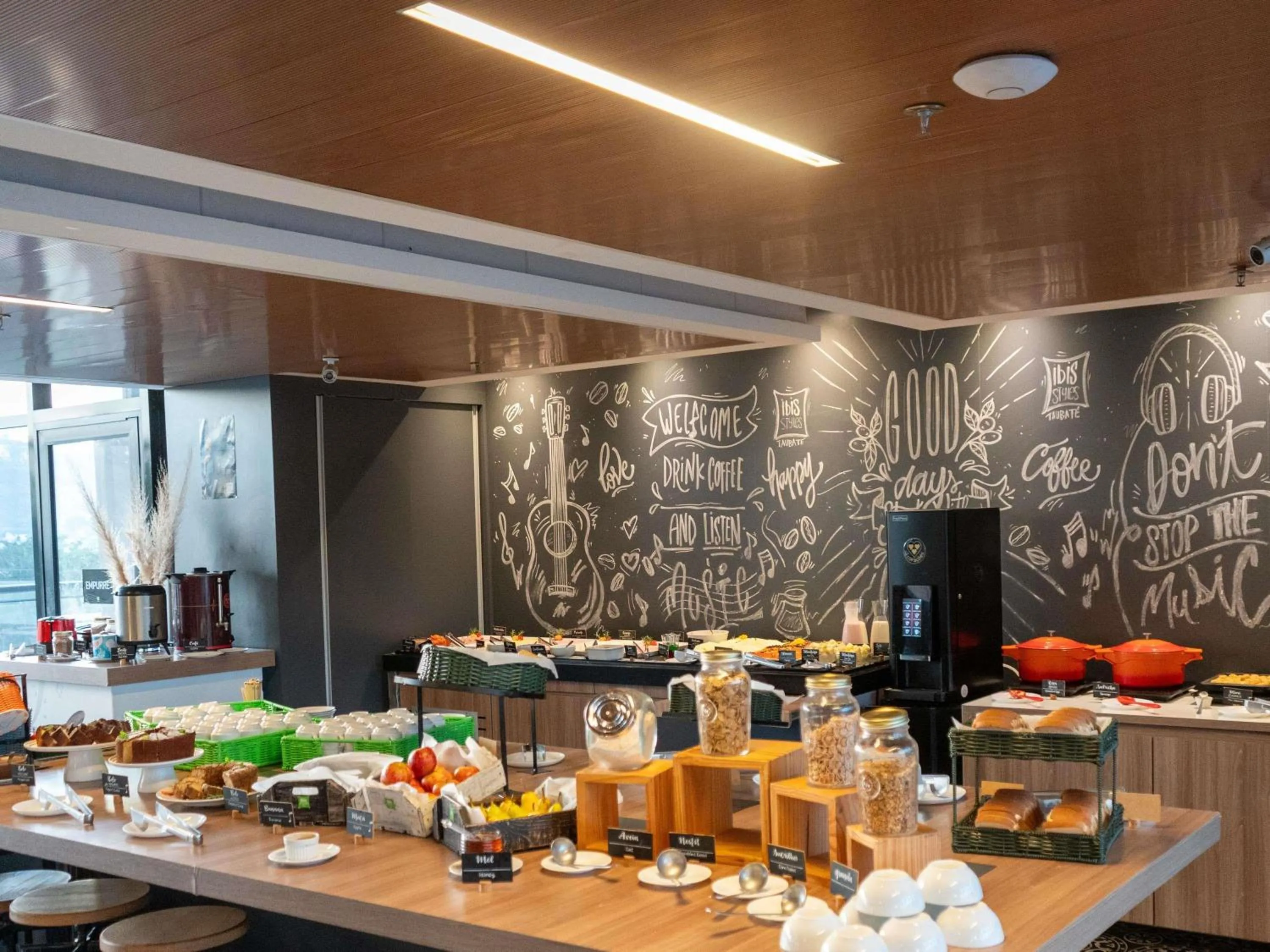 Restaurant/places to eat in ibis Styles Taubate