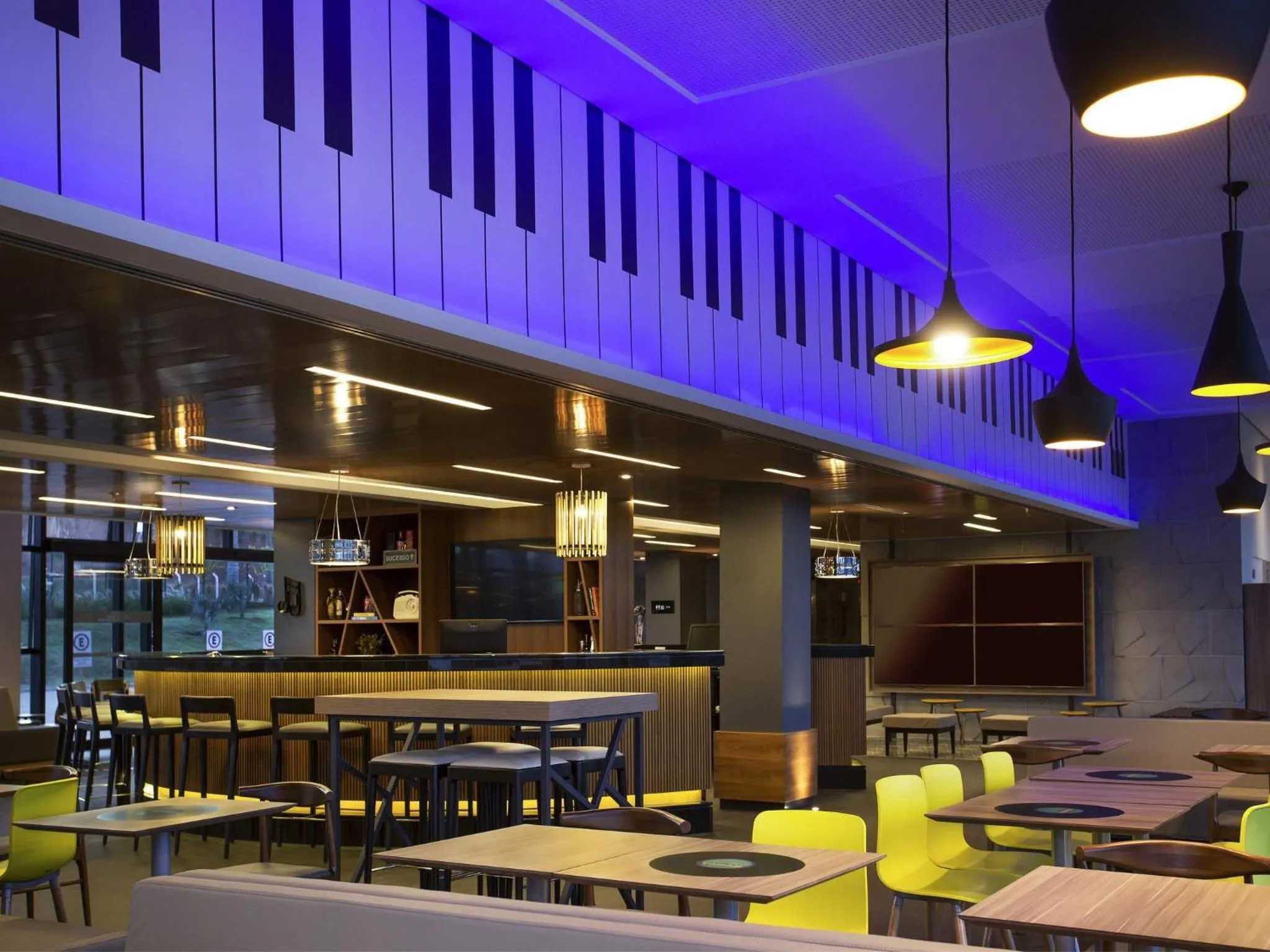 Lounge or bar in ibis Styles Taubate