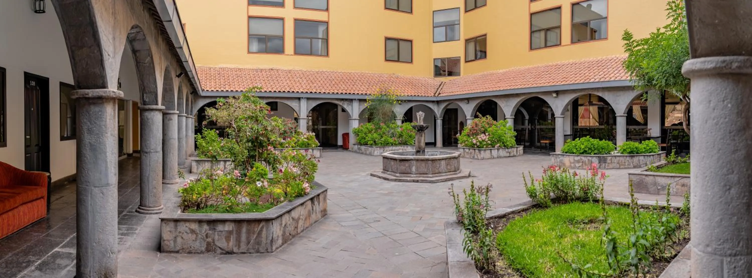 Patio in Hotel Jose Antonio Cusco