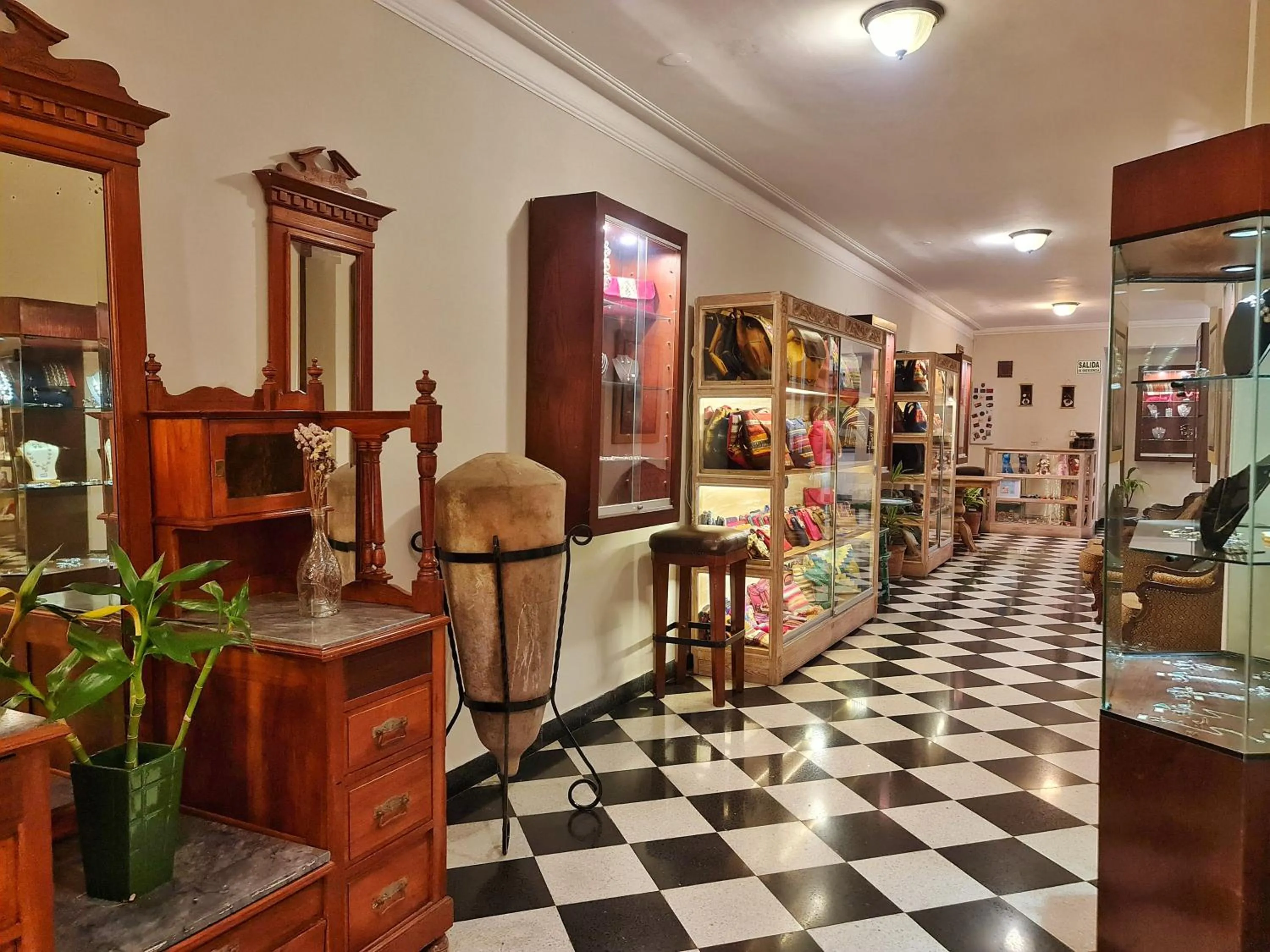 On-site shops in Hotel Antigua Miraflores