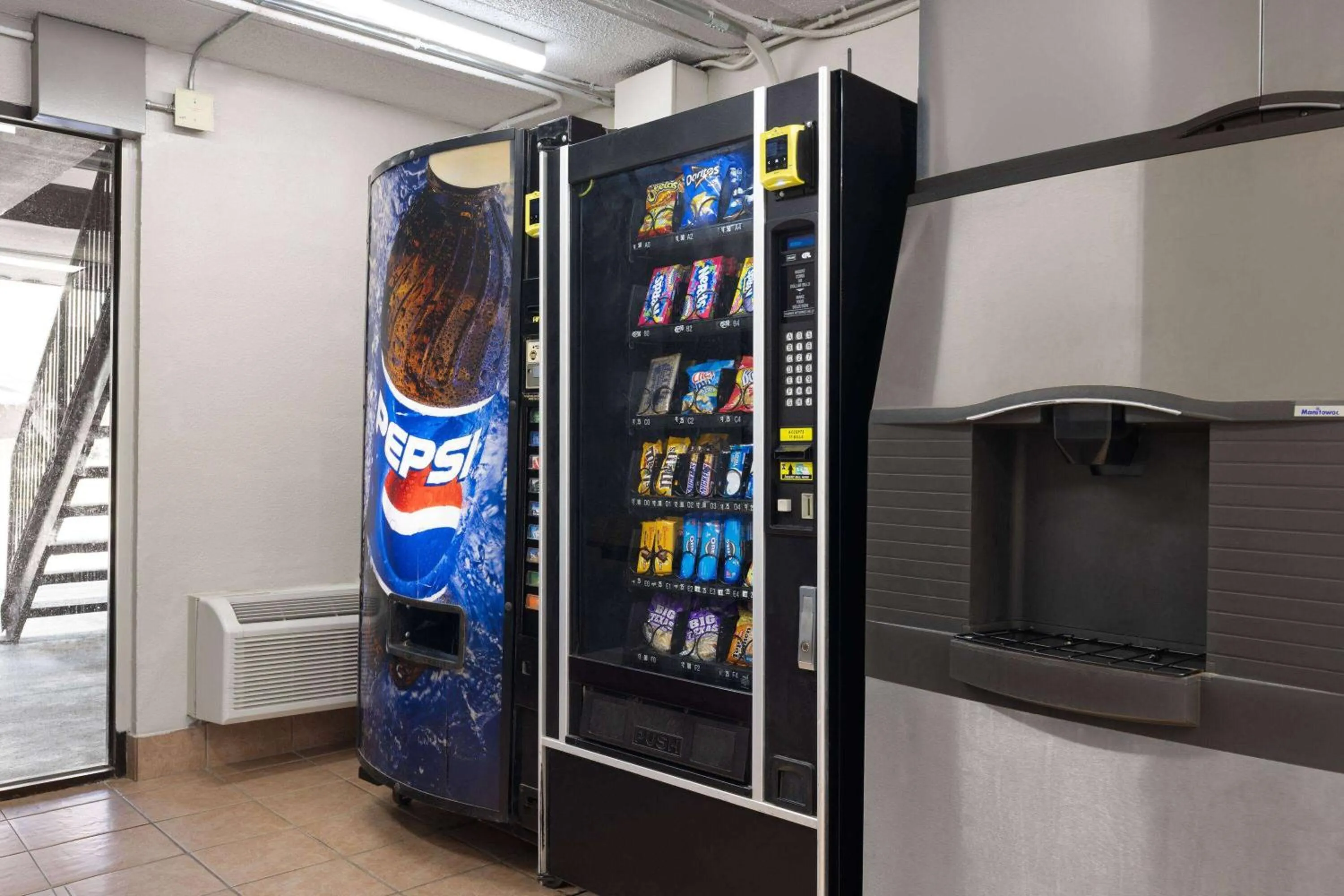 Other in Day's Inn & Suites by Wyndham Indianapolis Airport East