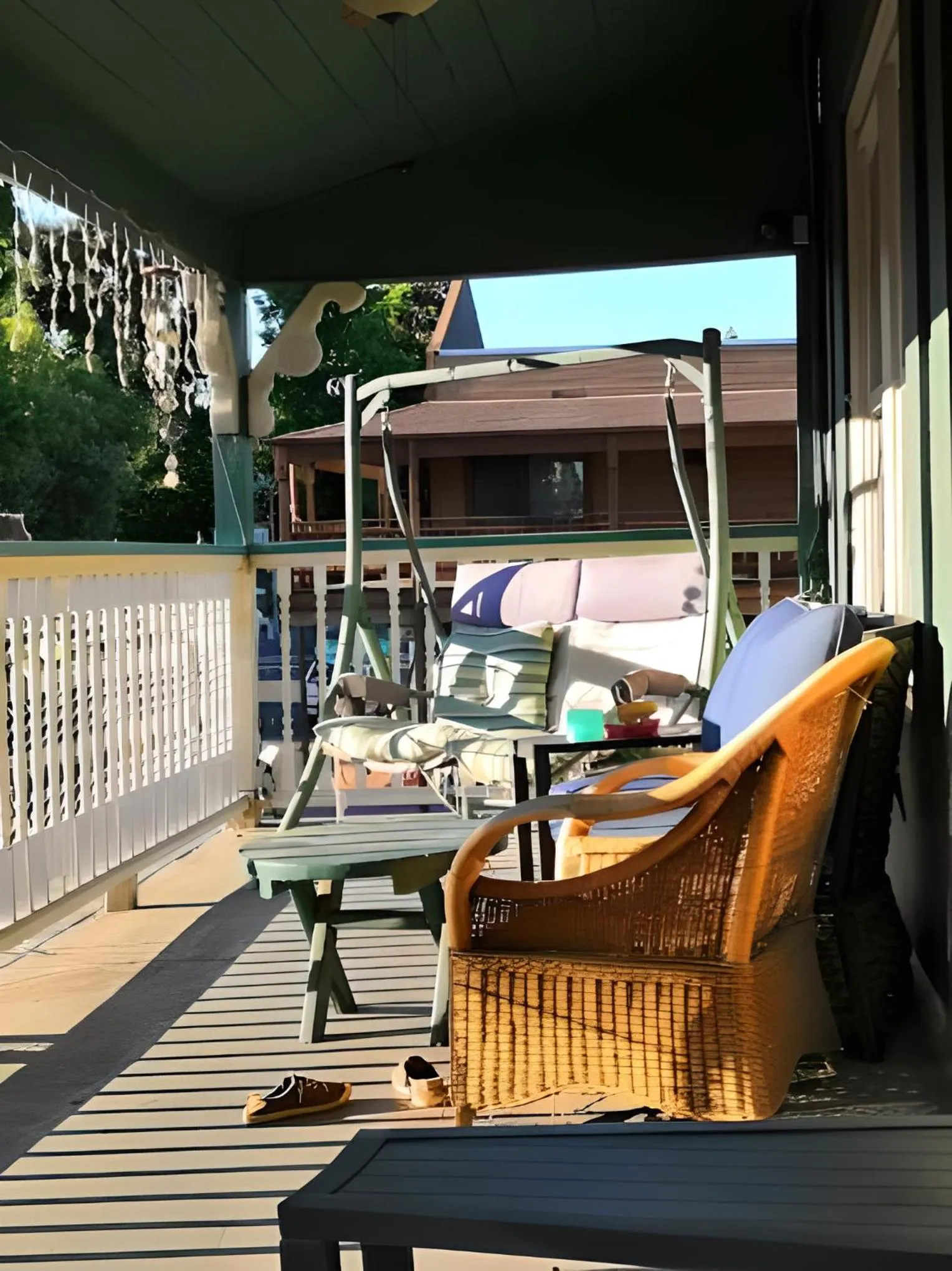 Patio in Americas Best Value Inn Royal Carriage