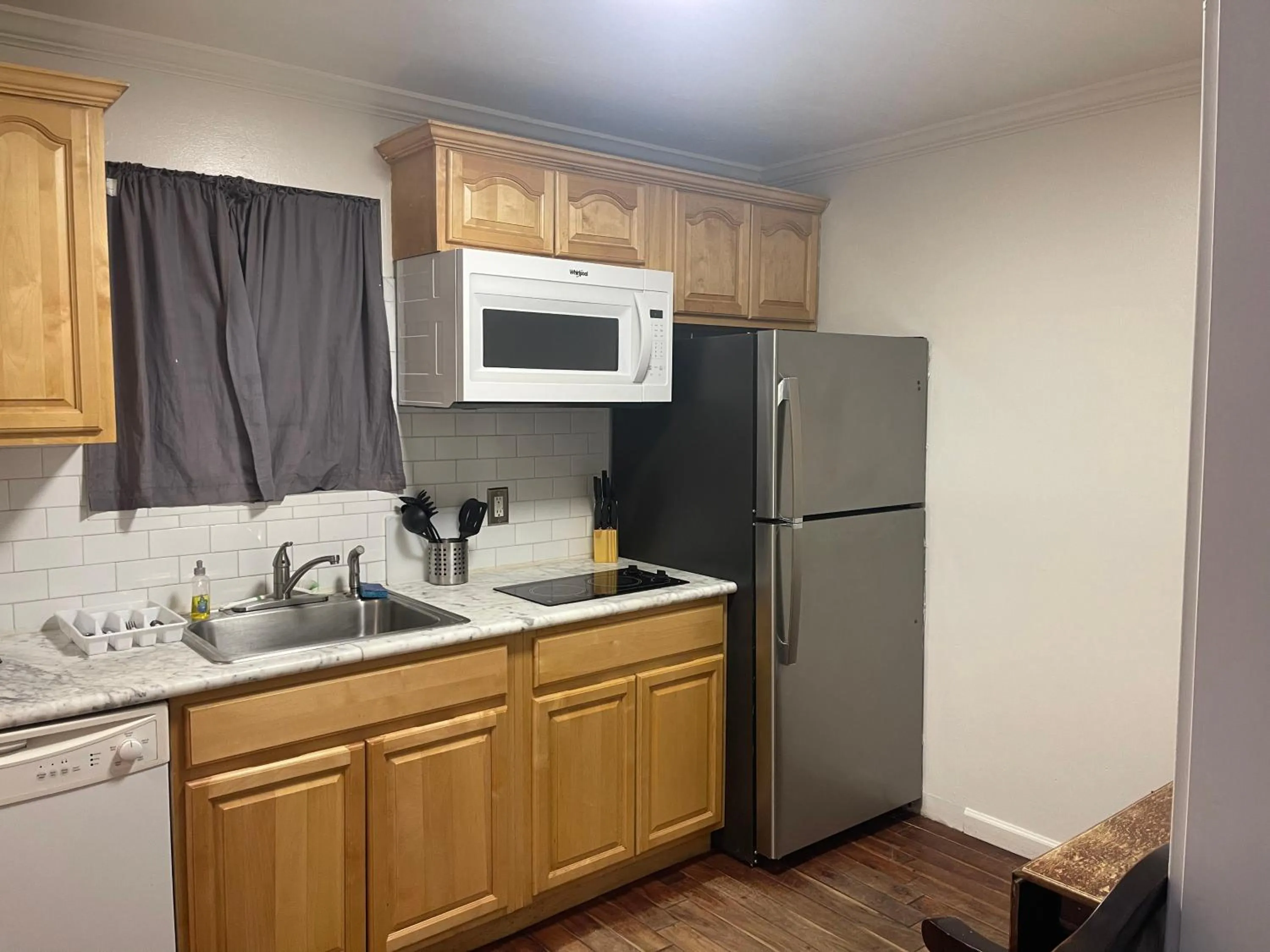 Kitchen or kitchenette in Americas Best Value Inn Royal Carriage