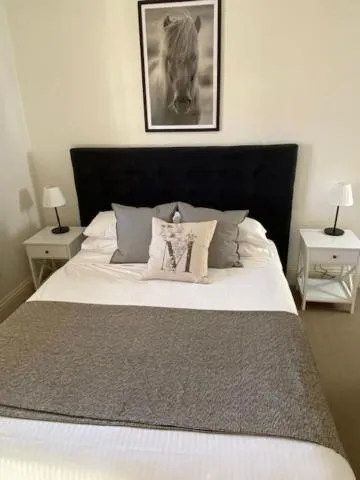 Bed in Millthorpe Motel