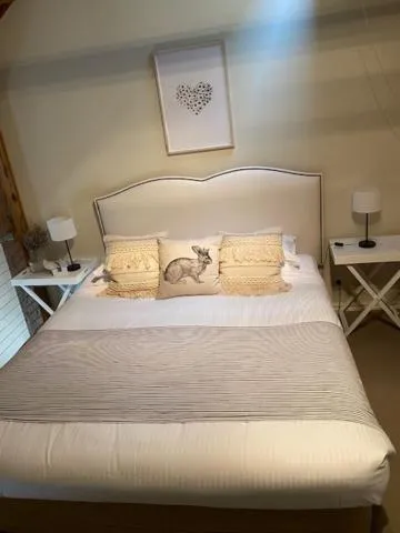 Bed in Millthorpe Motel