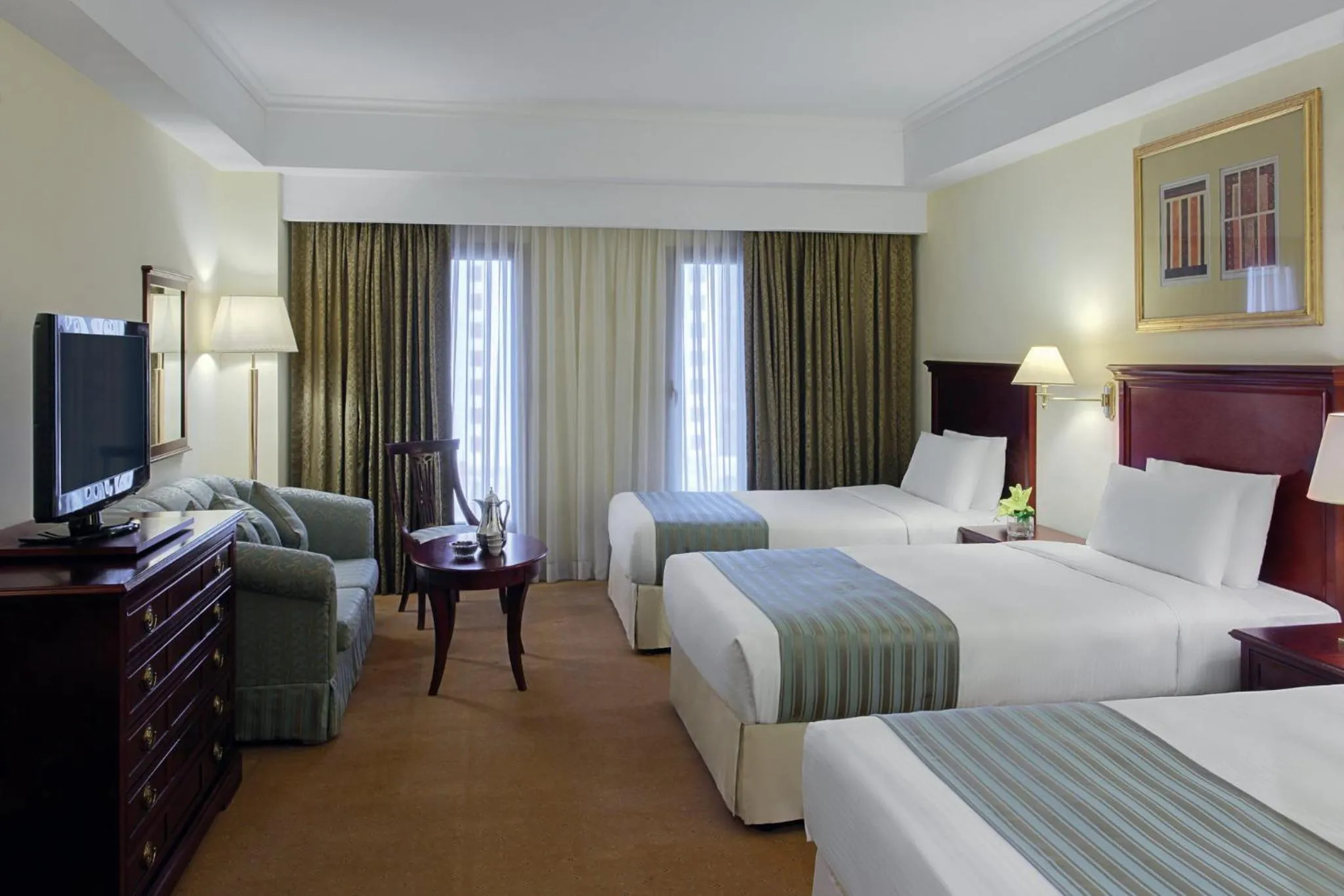 Photo of the whole room, Bed in New Madinah Hotel