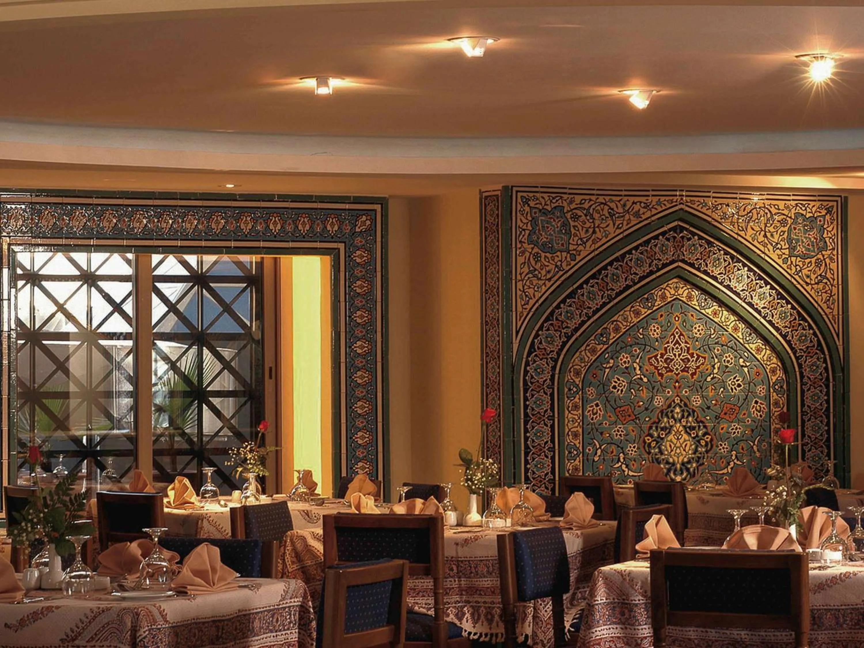 Restaurant/places to eat in New Madinah Hotel