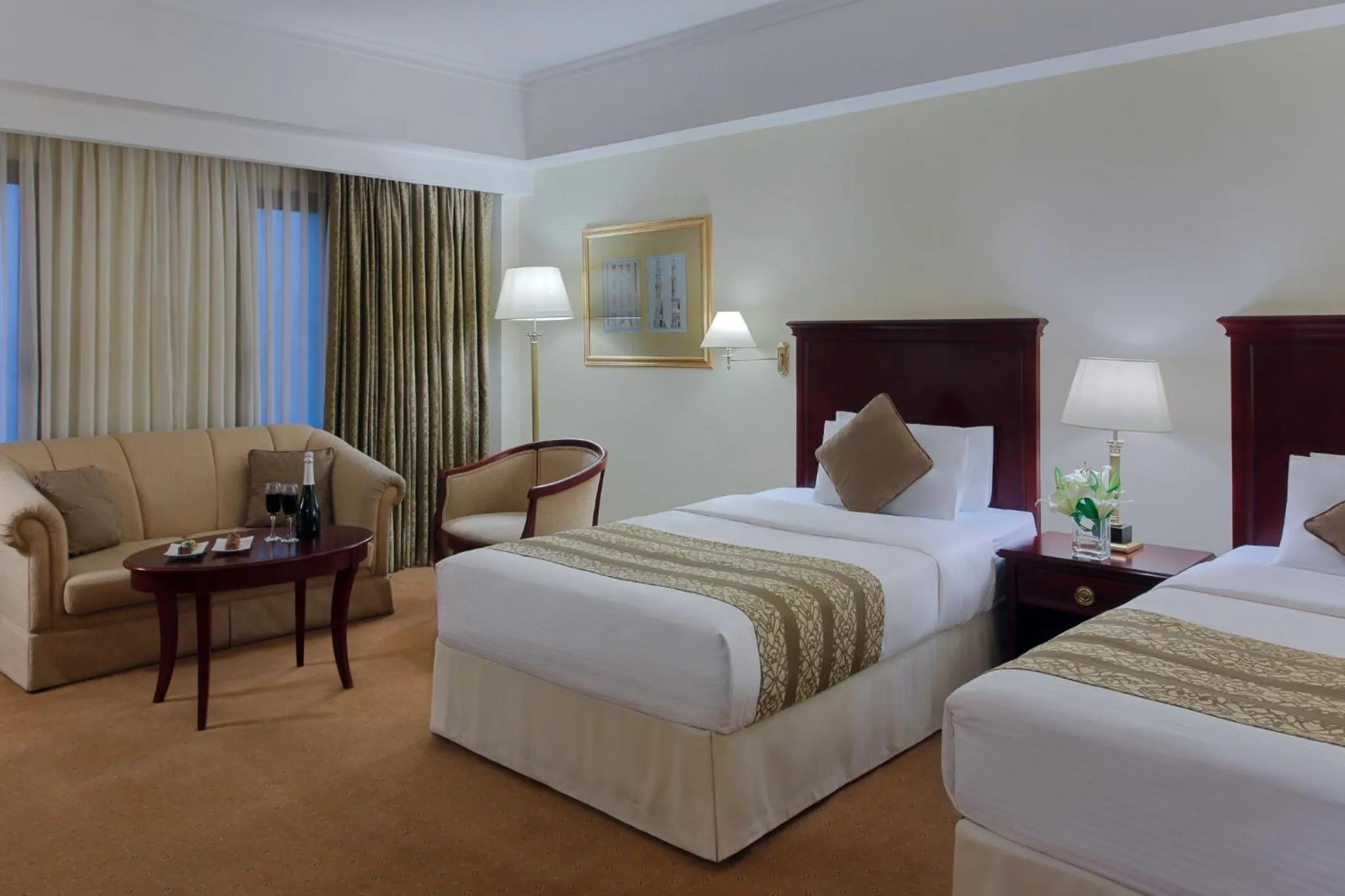 Photo of the whole room, Bed in New Madinah Hotel