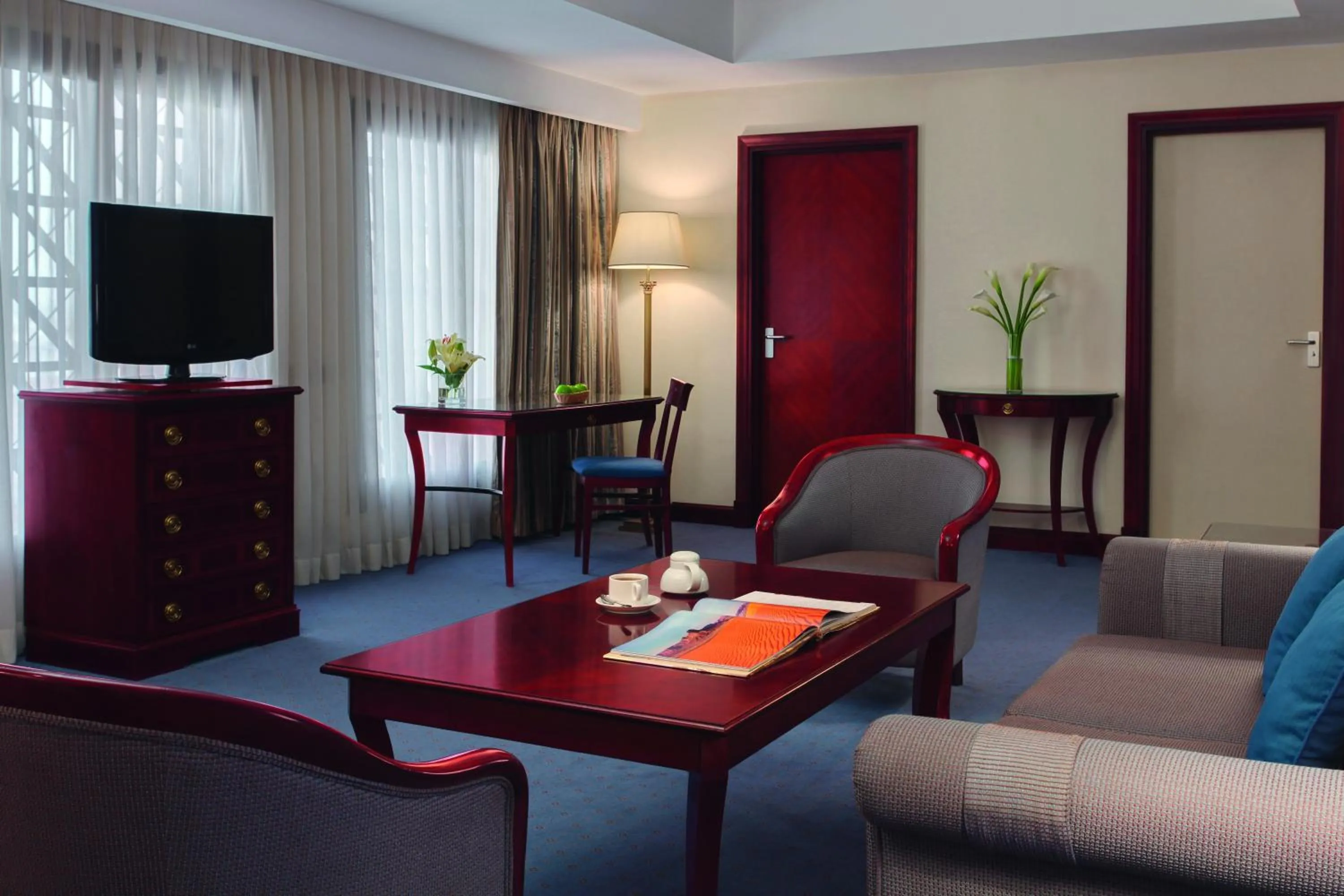 Living room in New Madinah Hotel