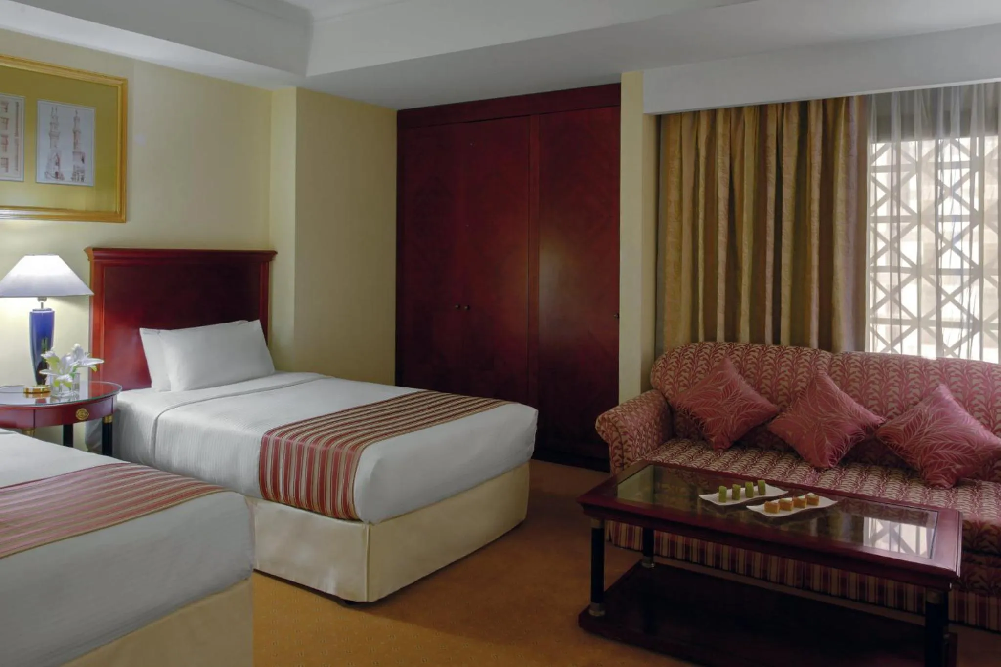 Photo of the whole room, Bed in New Madinah Hotel