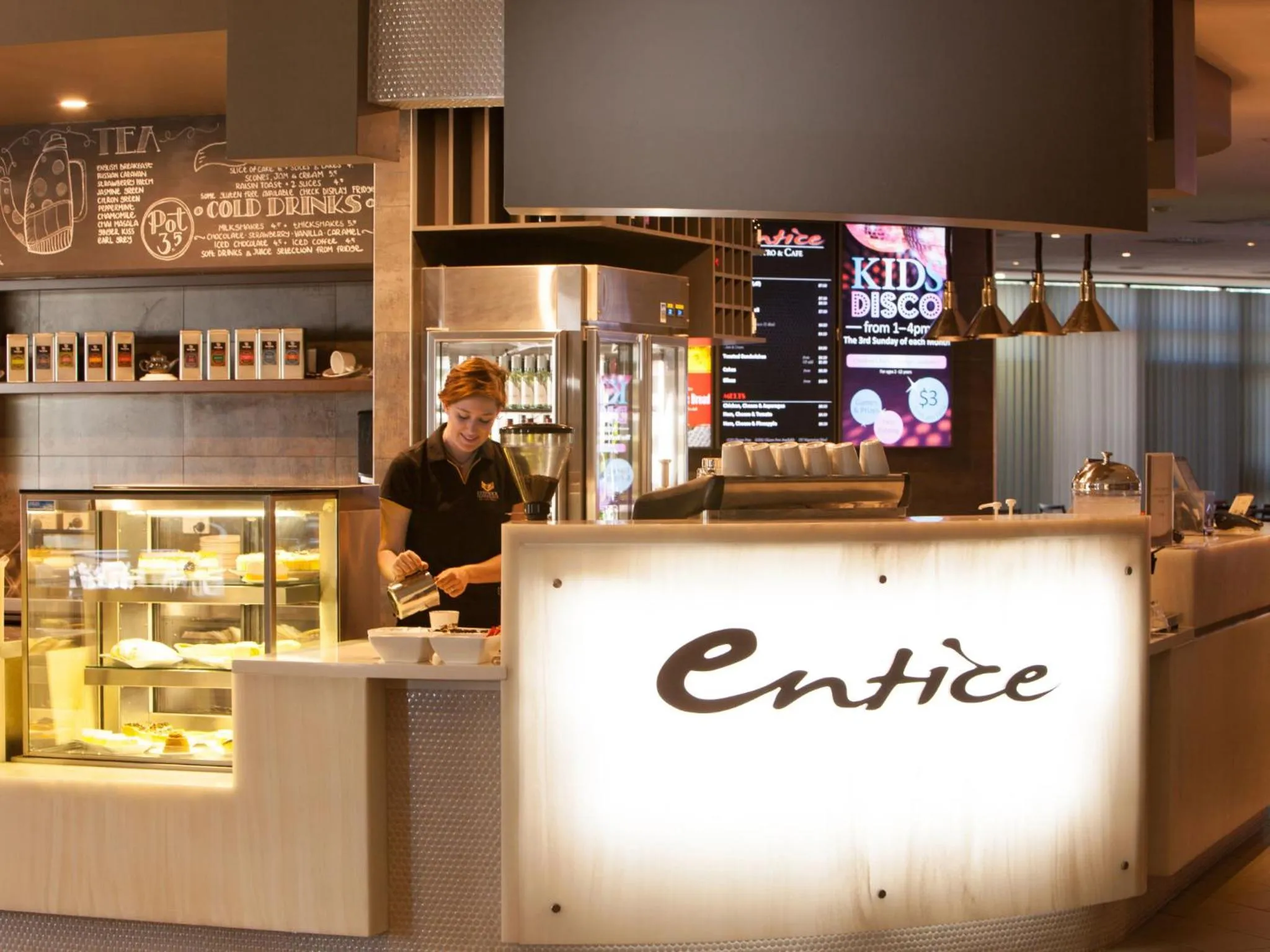 Restaurant/places to eat in Wine Country Motor Inn