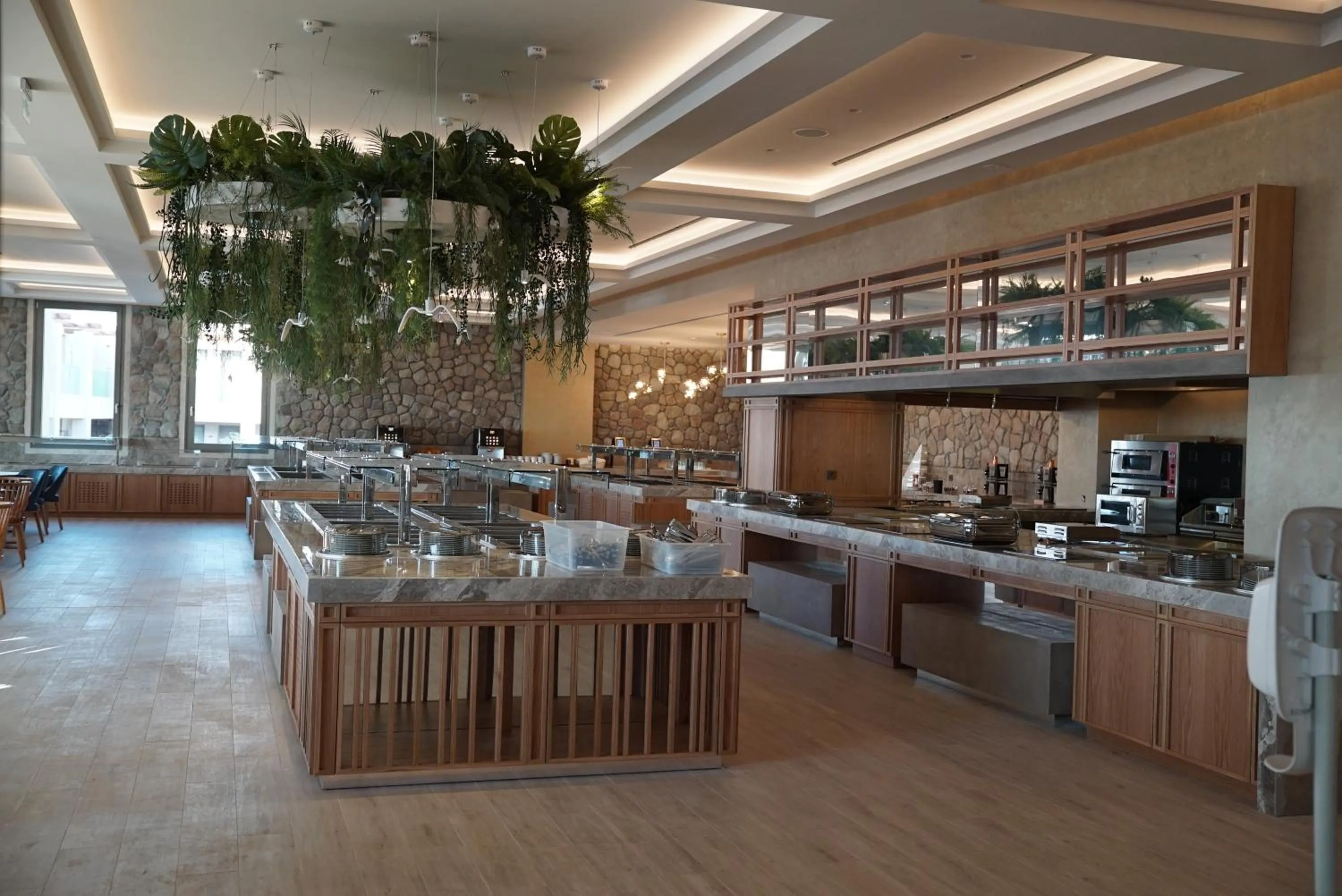 Restaurant/places to eat in Almyros Beach