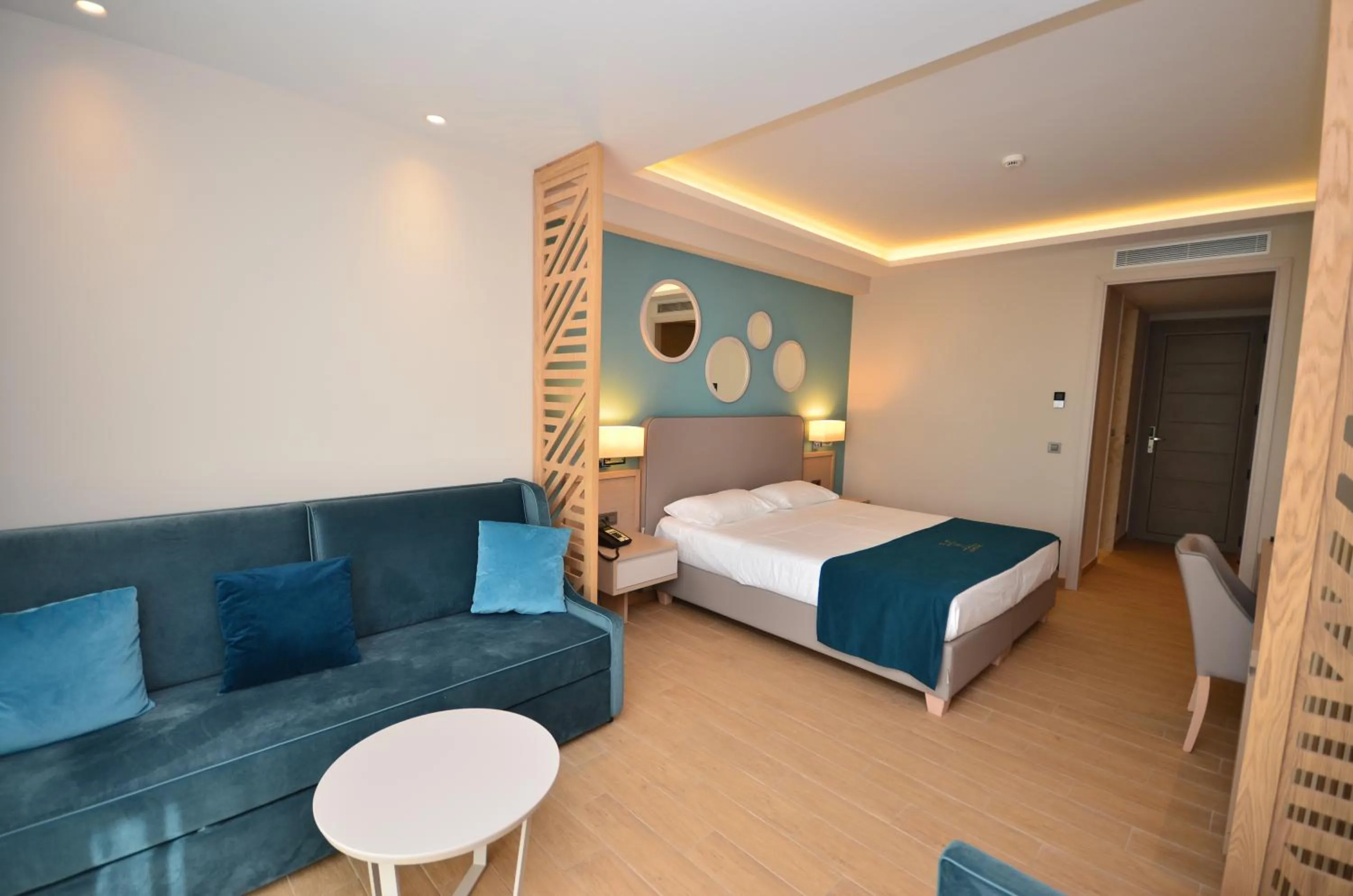 Photo of the whole room, Bed in Almyros Beach