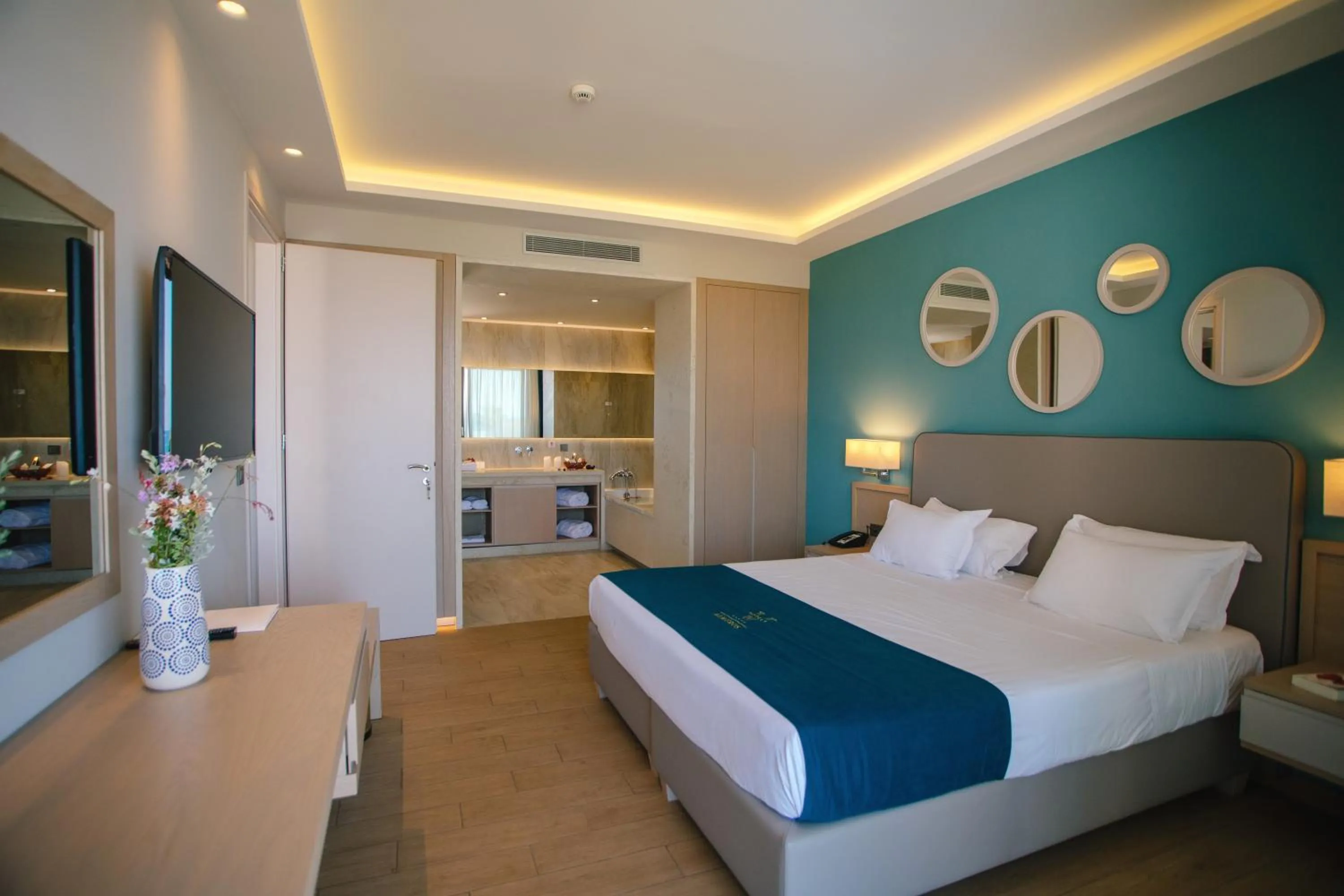 Photo of the whole room, Bed in Almyros Beach